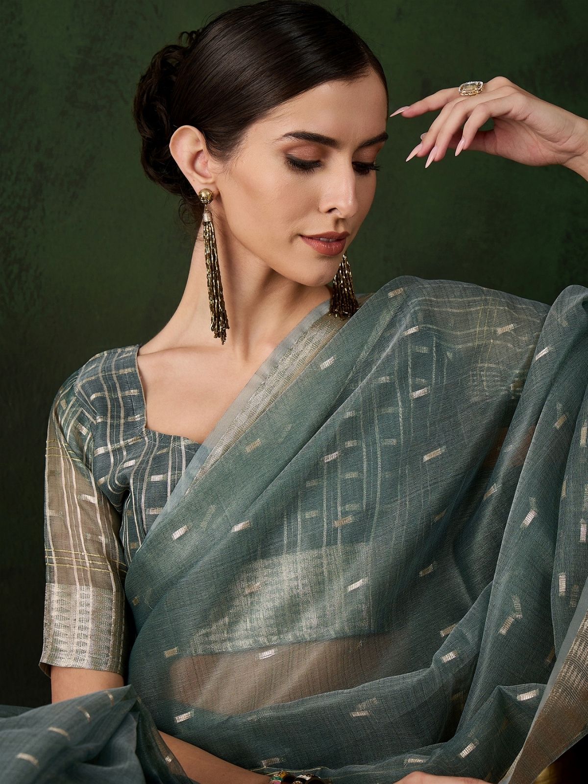 Odette Green Organza Woven Saree With Unstitched Blouse For Women - Image 4