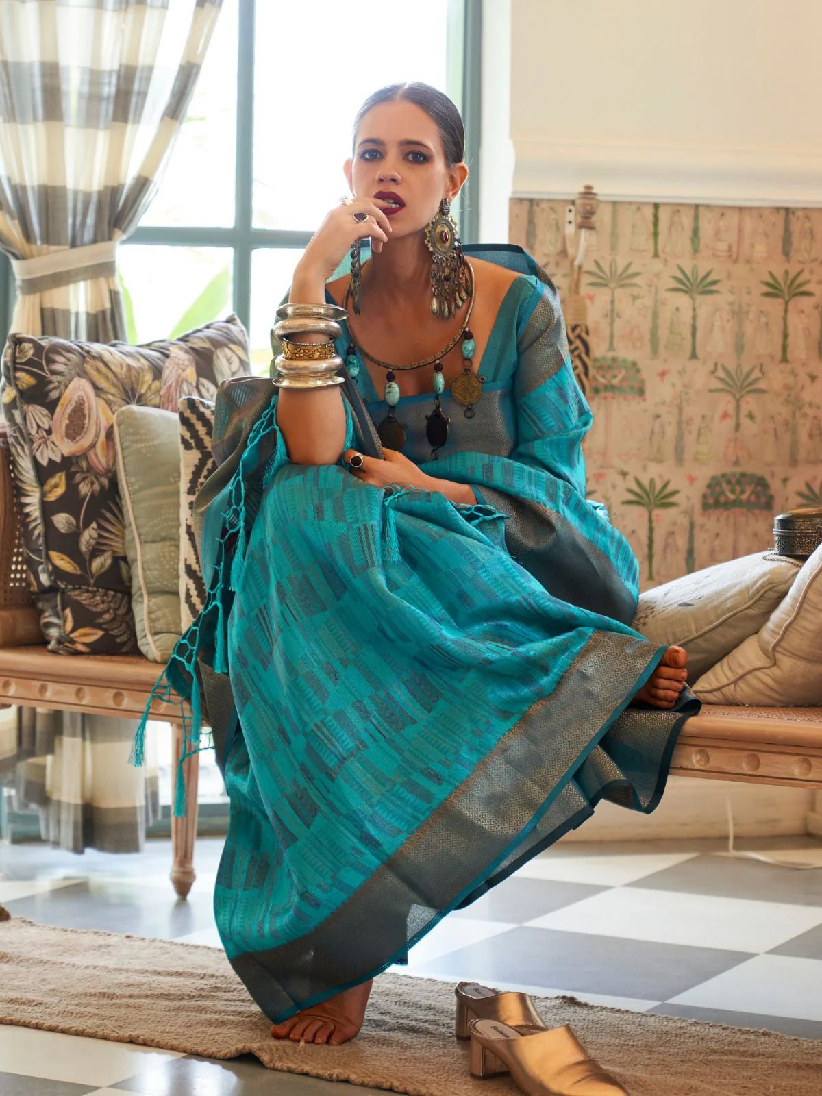 Odette Green Organza Woven Saree With Unstitched Blouse for Women - Image 2
