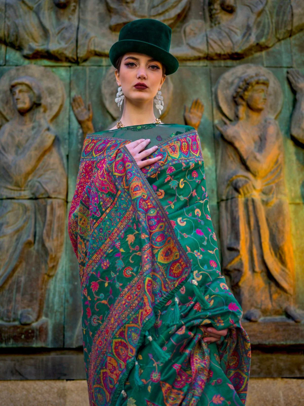 Odette Green Organza Woven Saree With Unstitched Blouse For Women - Image 2
