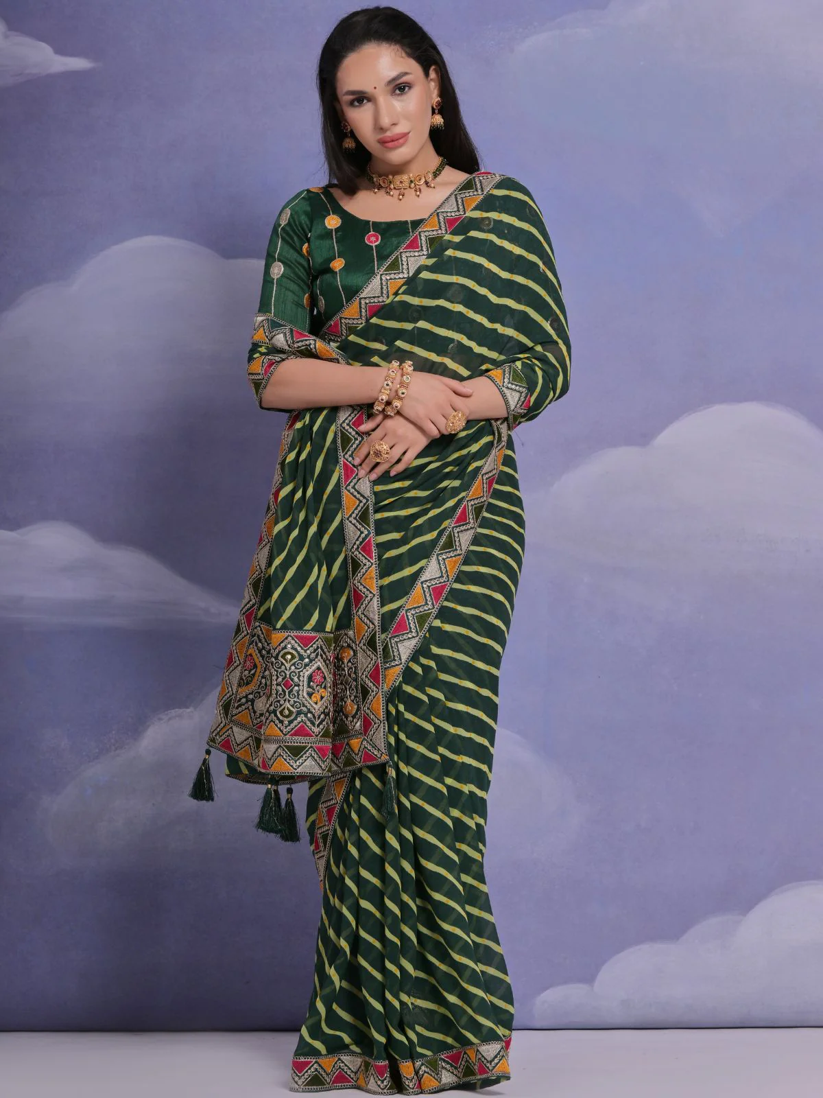 Odette Green Printed Georgette Saree With Unstitched Blouse For Women - Image 3