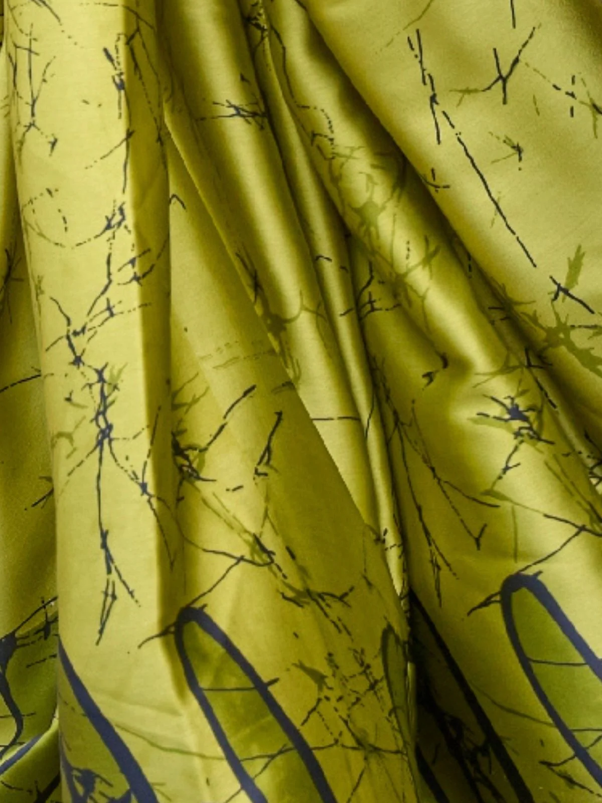 Odette Green Satin Printed Saree With Unstitched Blouse For Women - Image 3