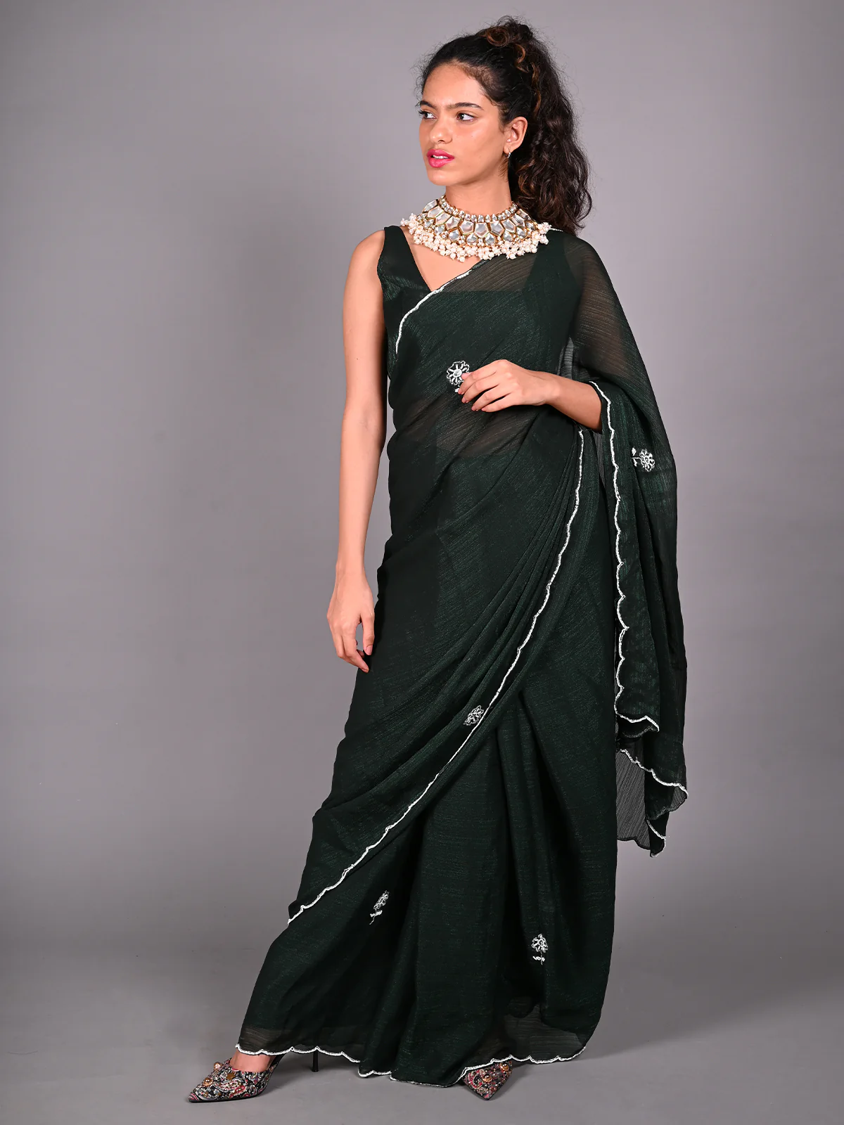 Odette Green Silk Blend Embroidered Saree For Women - Image 3