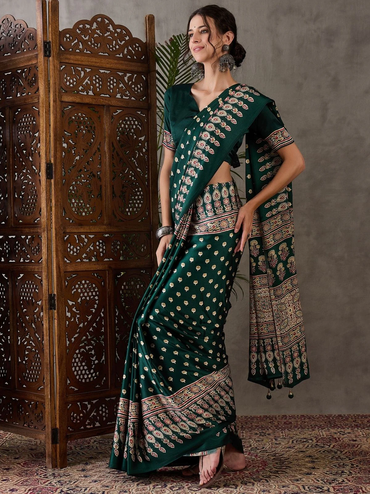 Odette Green Silk Blend Printed Elegant Saree For Women - Image 3