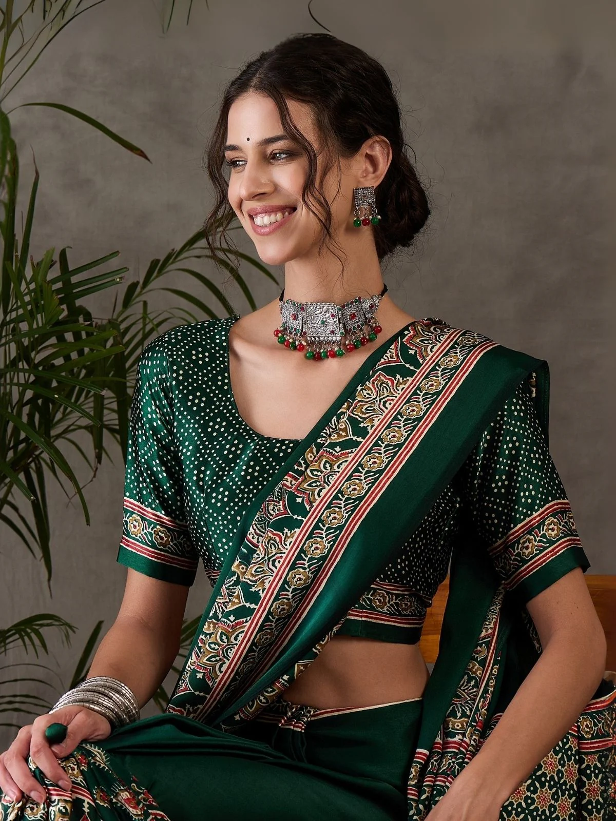 Odette Green Silk Blend Printed Elegant Saree For Women - Image 4