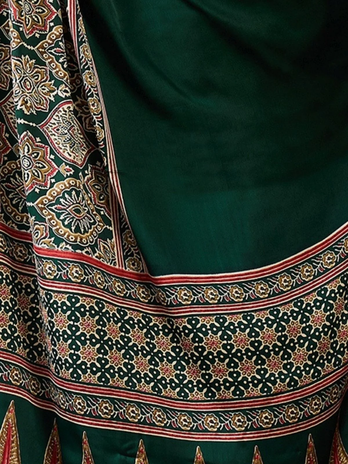 Odette Green Silk Blend Printed Elegant Saree For Women - Image 5
