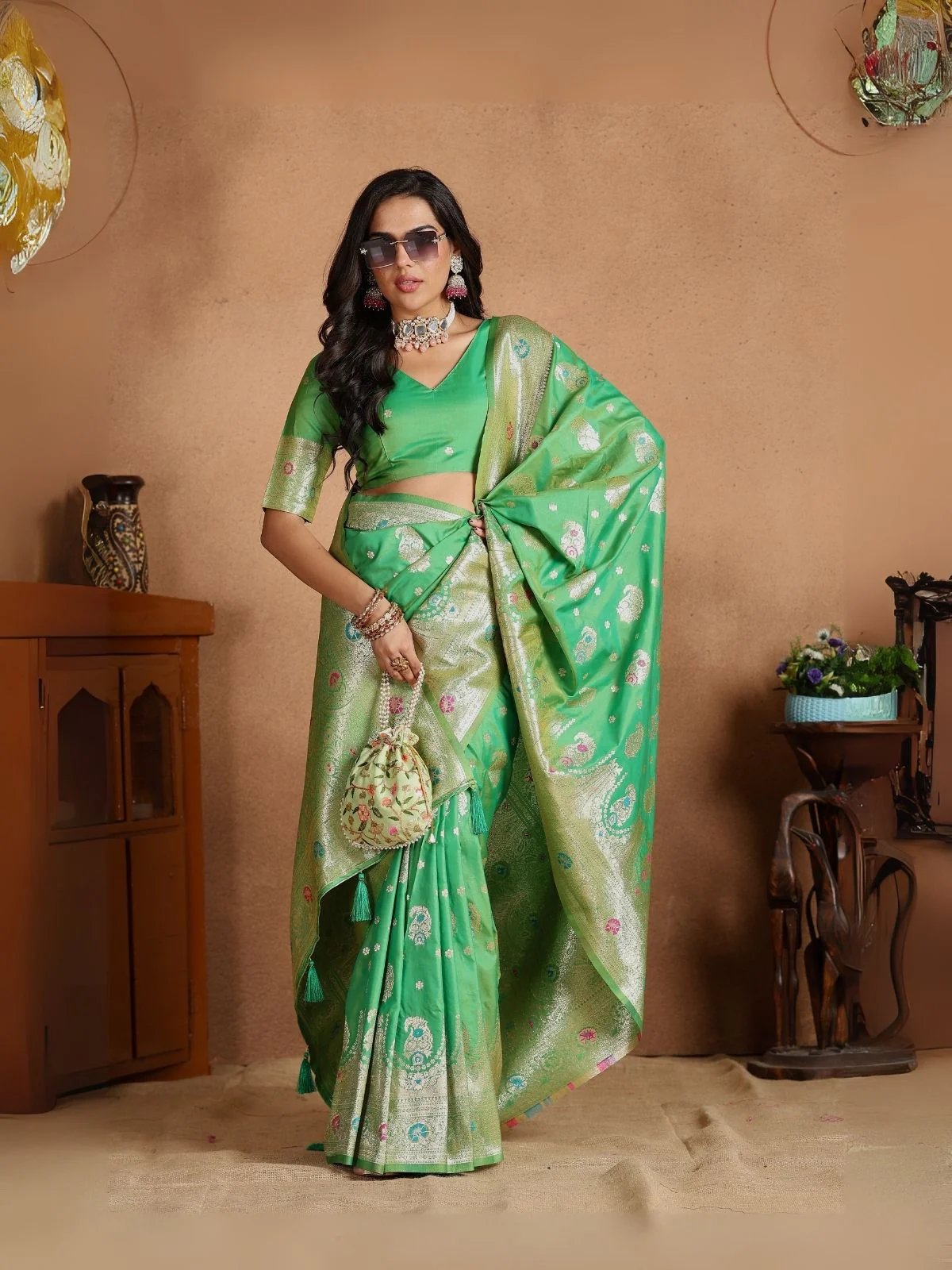 Odette Green Silk Blend Woven Elegant Saree For Women - Image 2