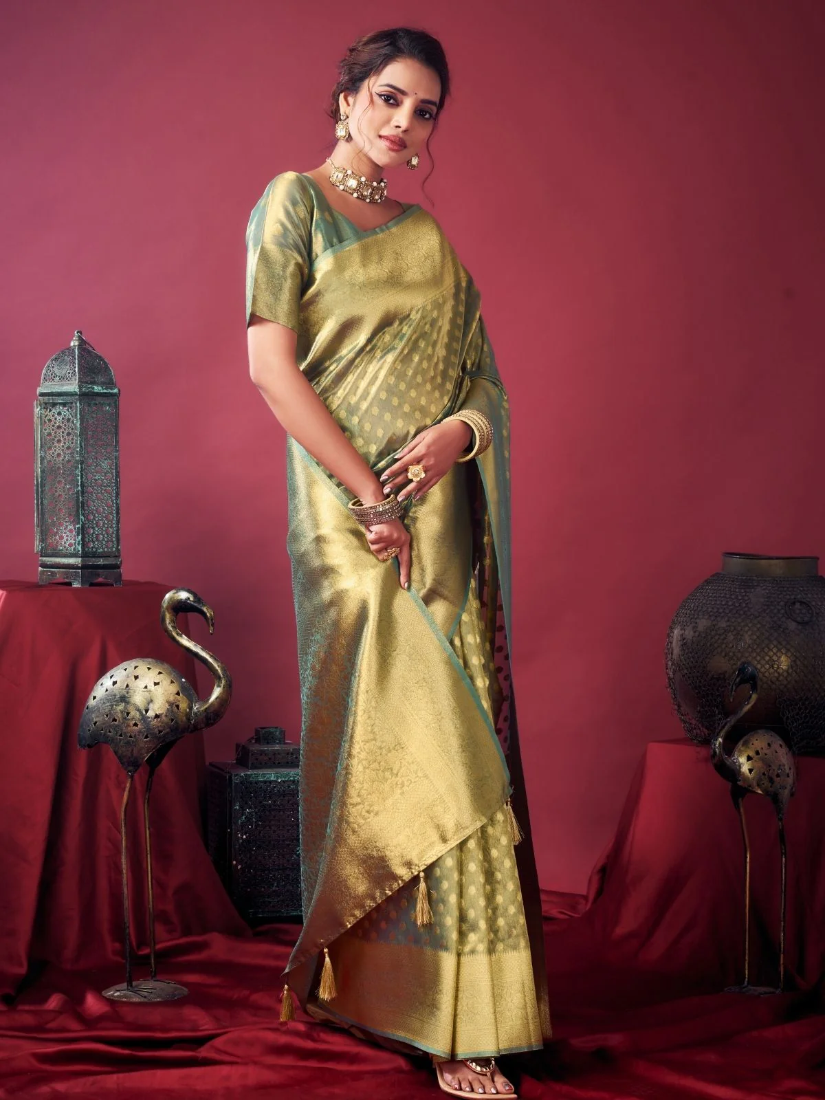 Odette Green Silk Blend Woven Saree For Women - Image 3