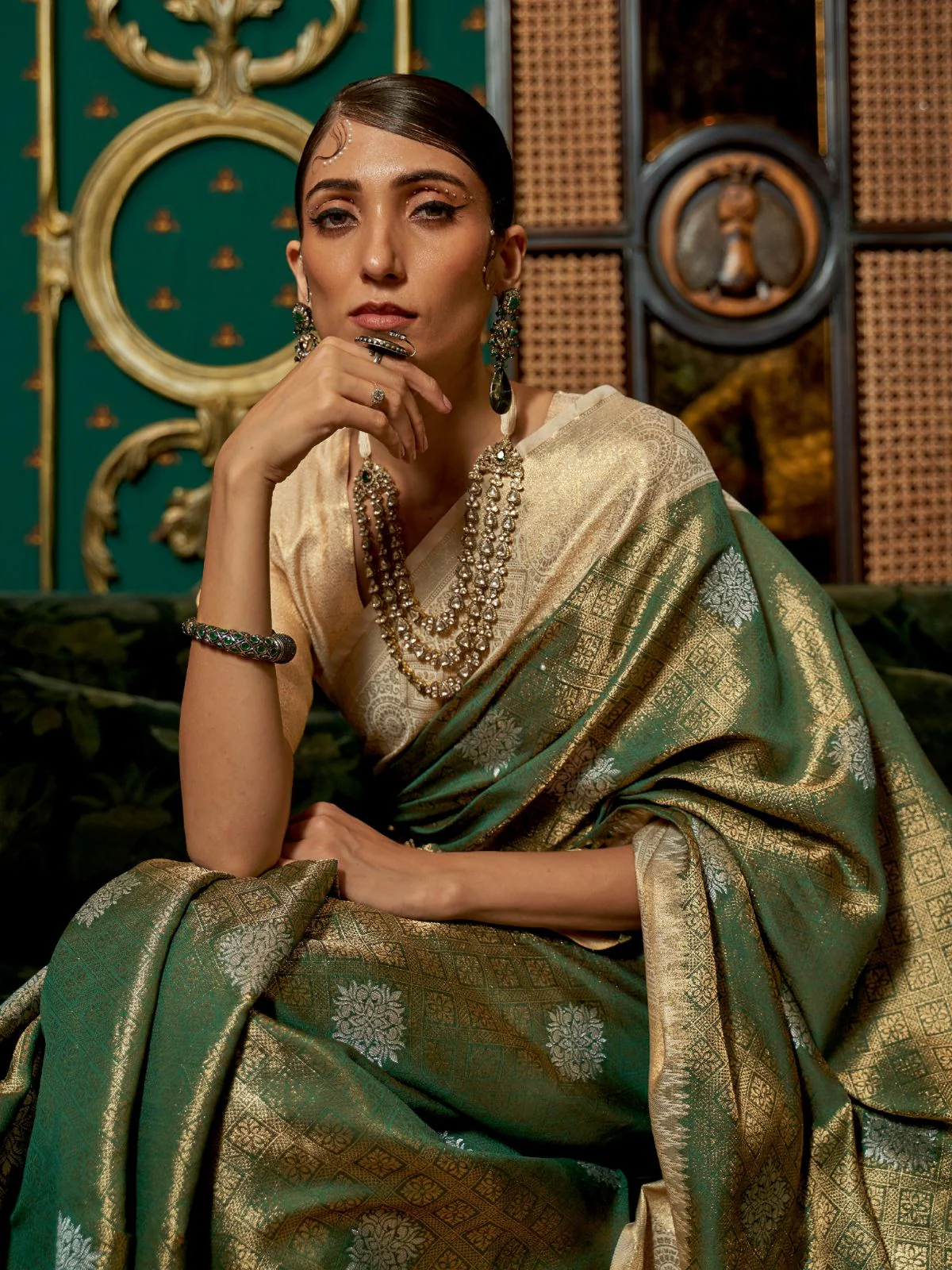 Odette Green Silk Blend Woven Saree With Unstitched Blouse for Women - Image 2
