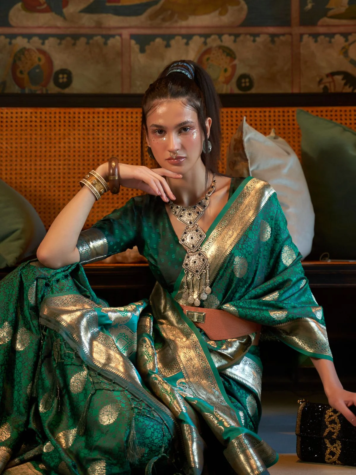 Odette Green Silk Blend Woven Saree With Unstitched Blouse for Women - Image 2