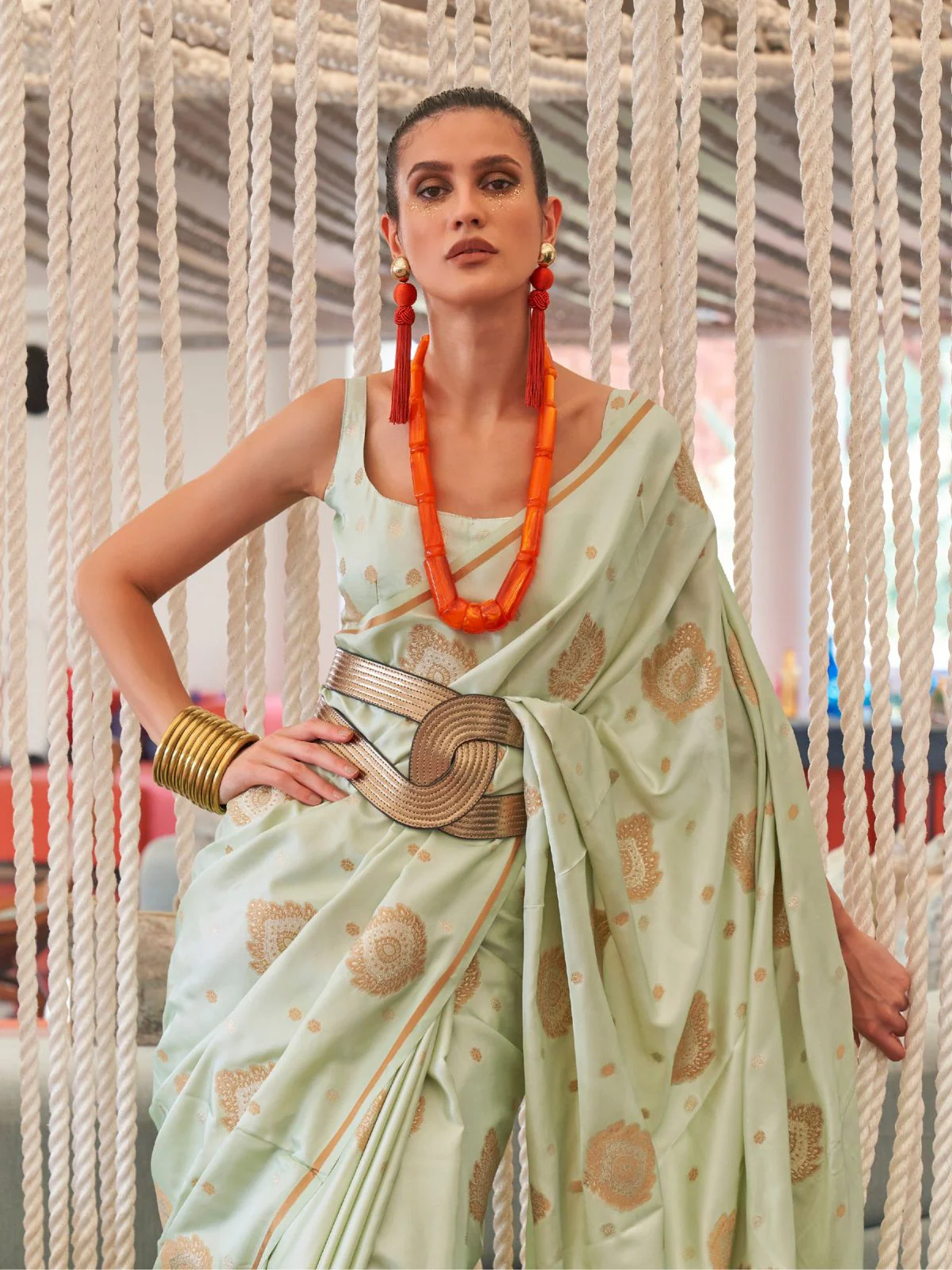 Odette Green Silk Blend Woven Saree With Unstitched Blouse for Women - Image 2