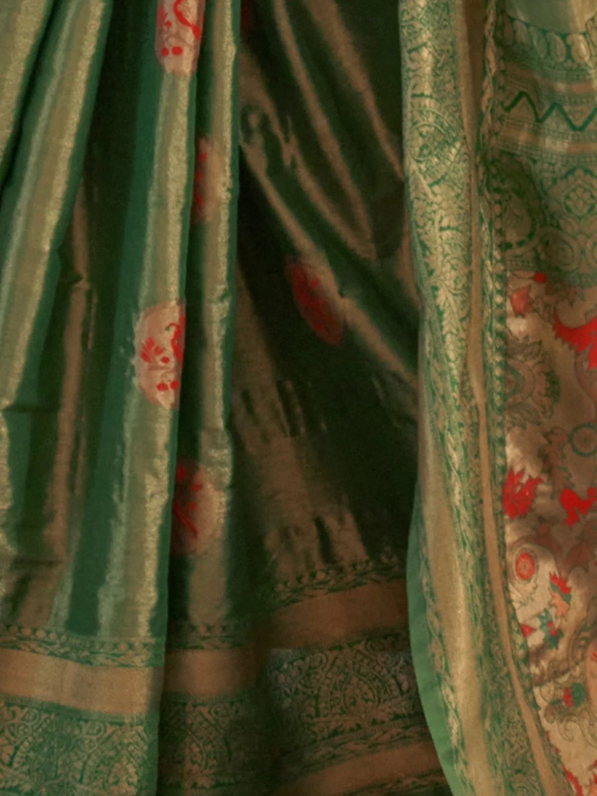 Odette Green Silk Blend Woven Saree With Unstitched Blouse For Women - Image 3