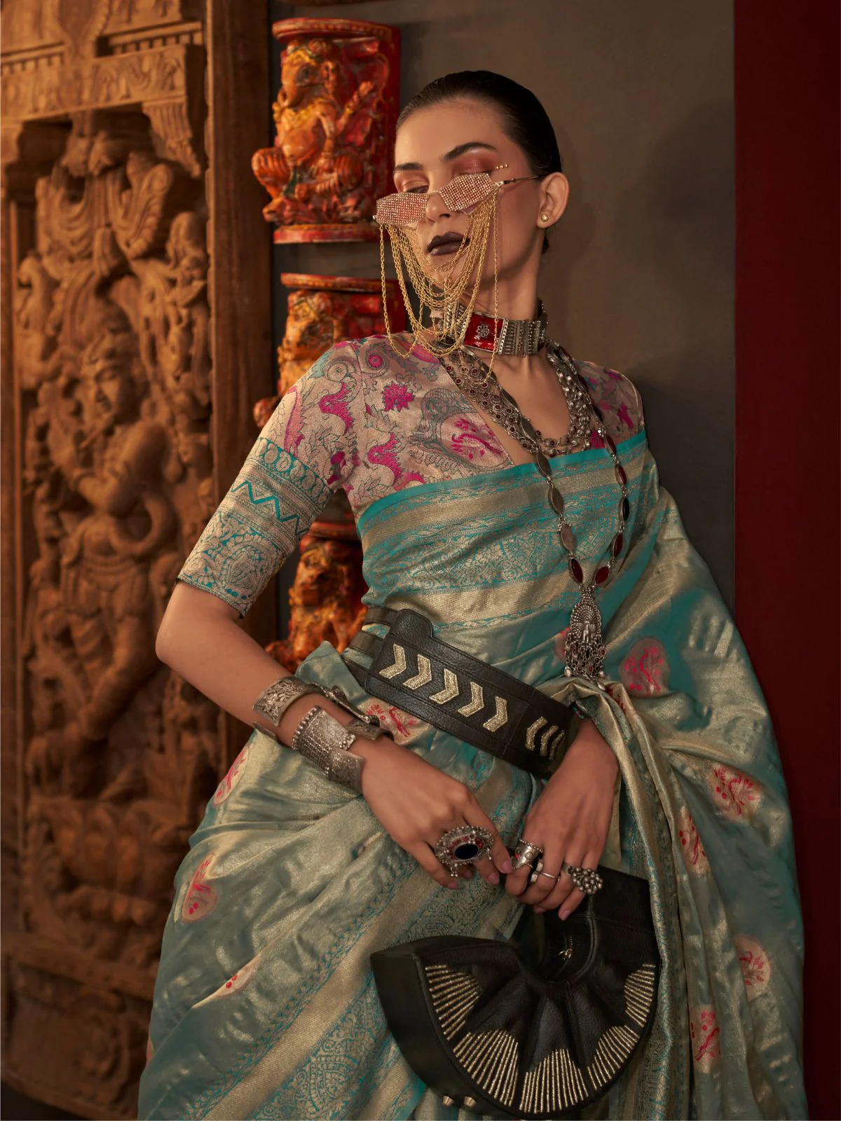 Odette Green Silk Blend Woven Saree With Unstitched Blouse For Women - Image 2
