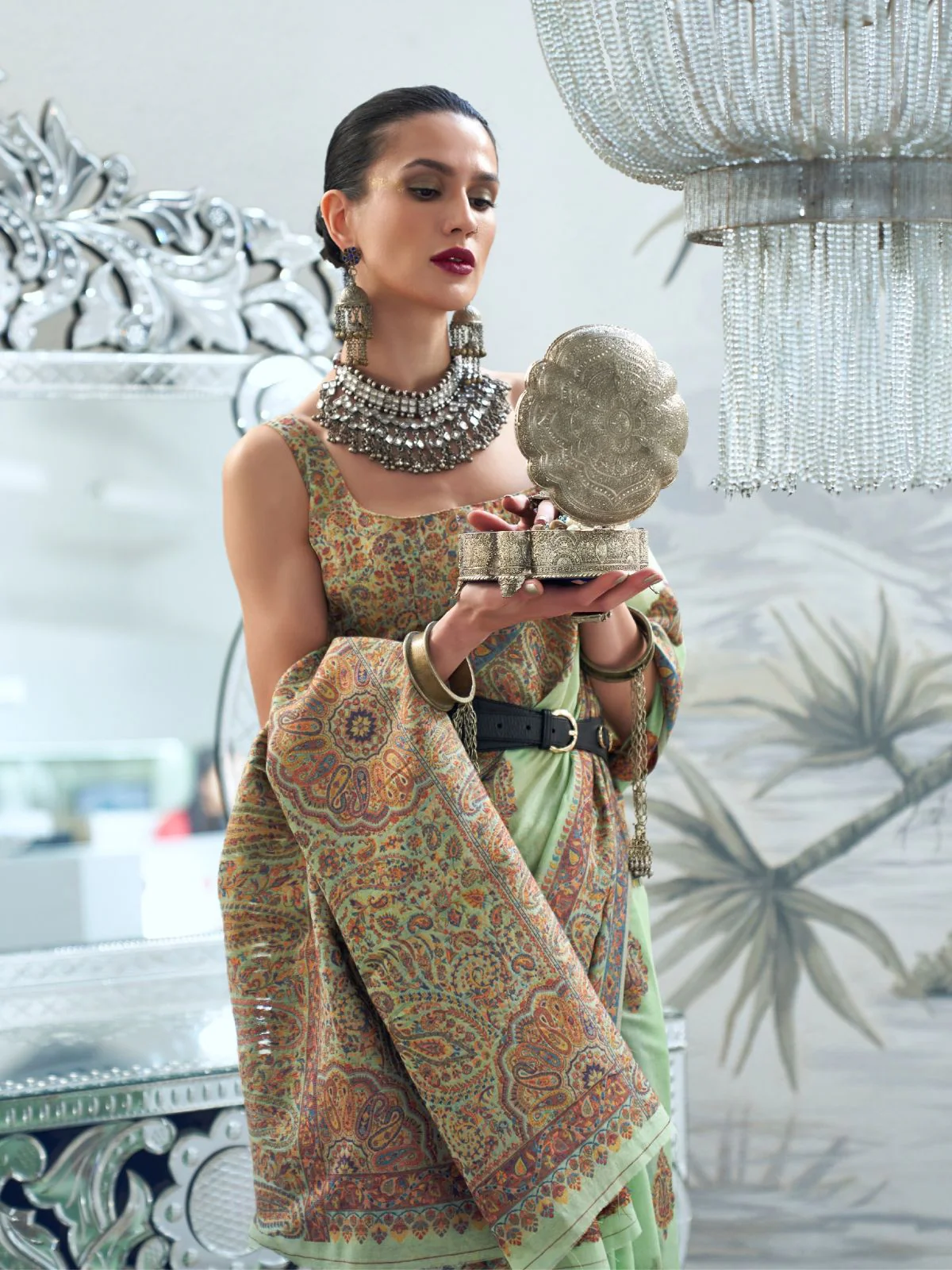 Odette Green Silk Blend Woven Saree With Unstitched Blouse For Women - Image 2