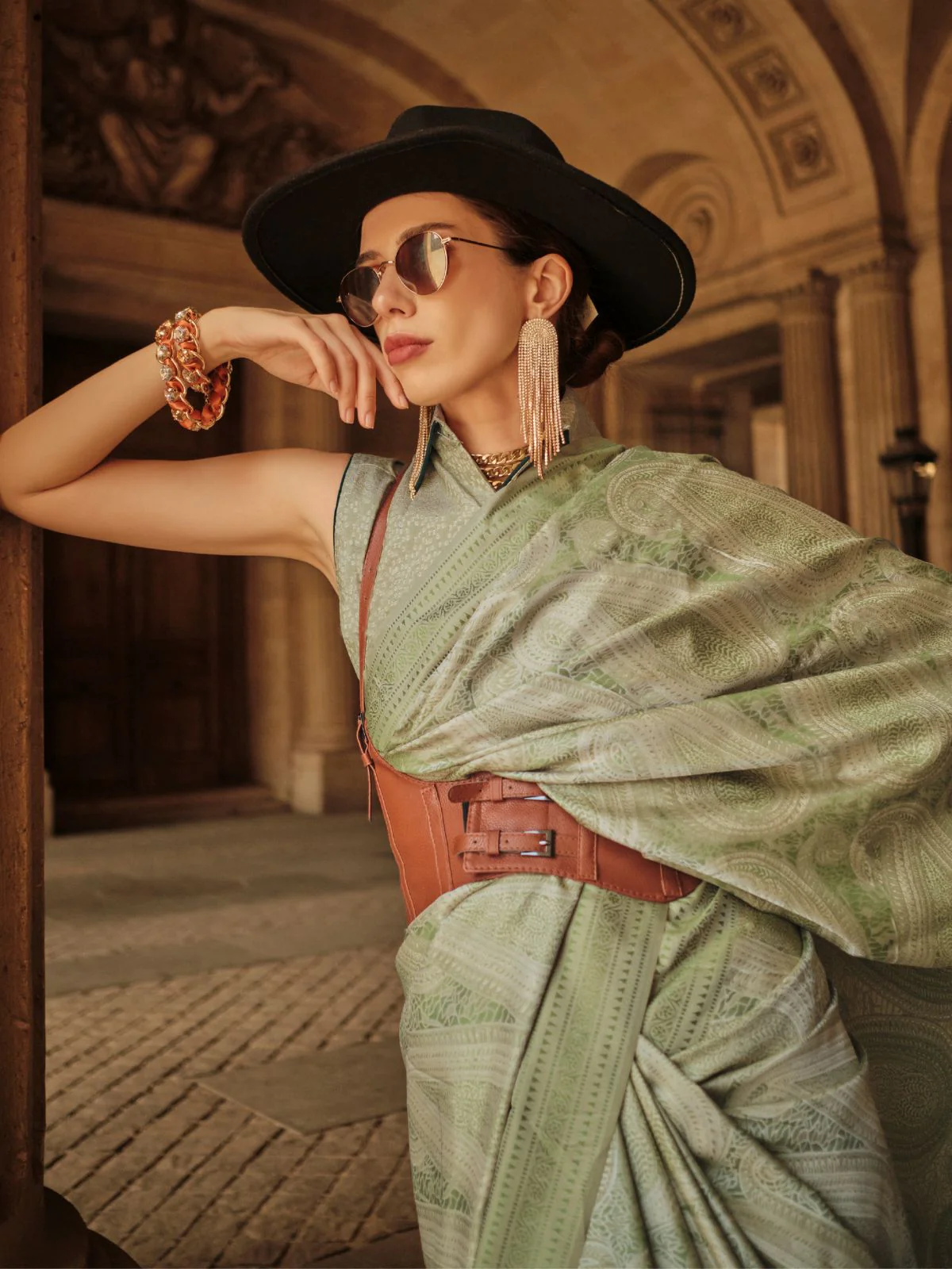 Odette Green Silk Blend Woven Saree With Unstitched Blouse For Women - Image 2
