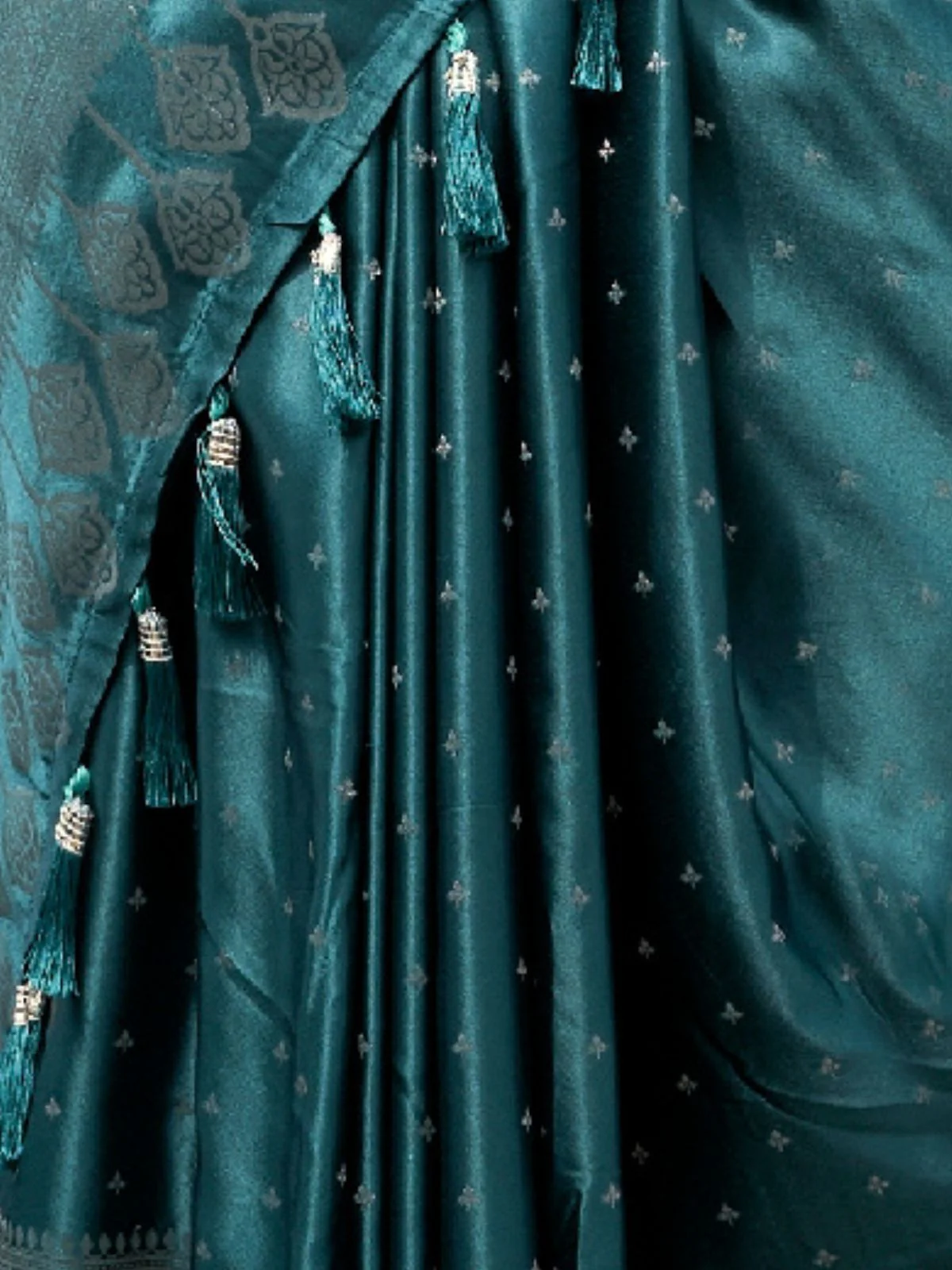 Odette Green Silk Blend Woven Saree With Unstitched Blouse For Women - Image 3