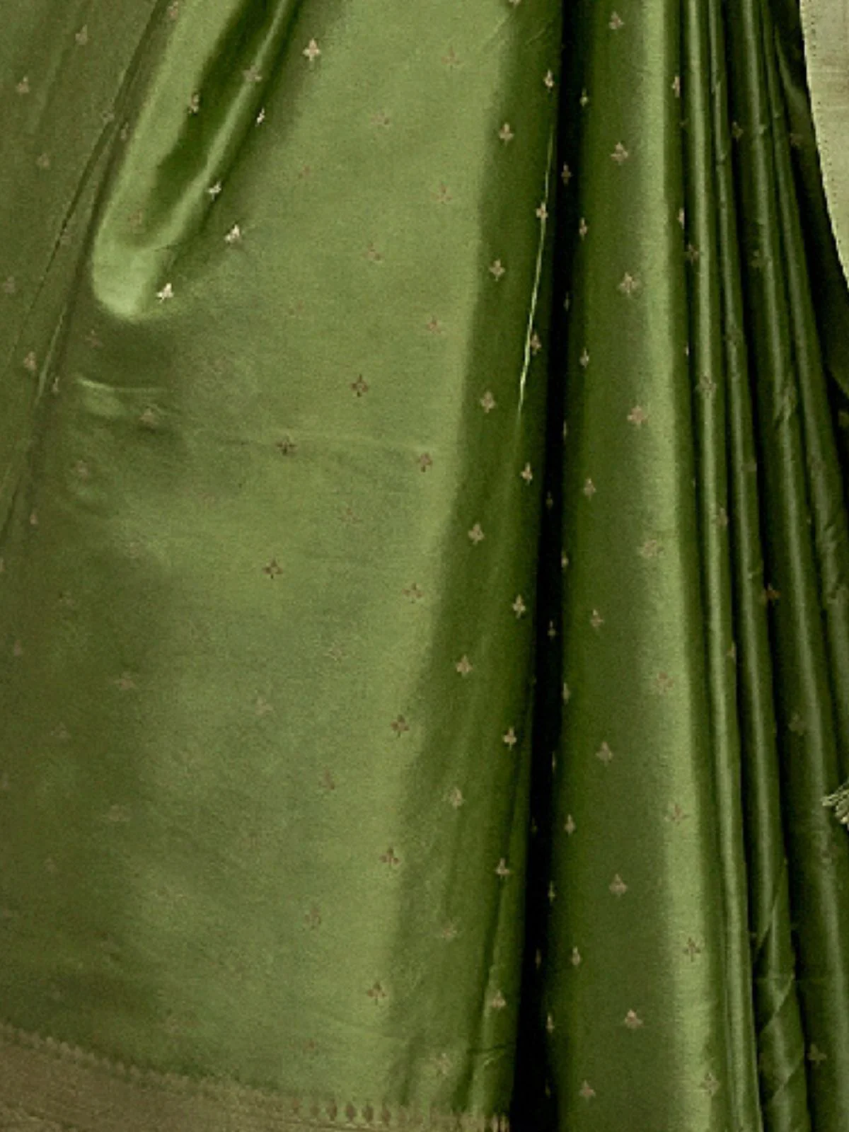 Odette Green Silk Blend Woven Saree With Unstitched Blouse For Women - Image 3
