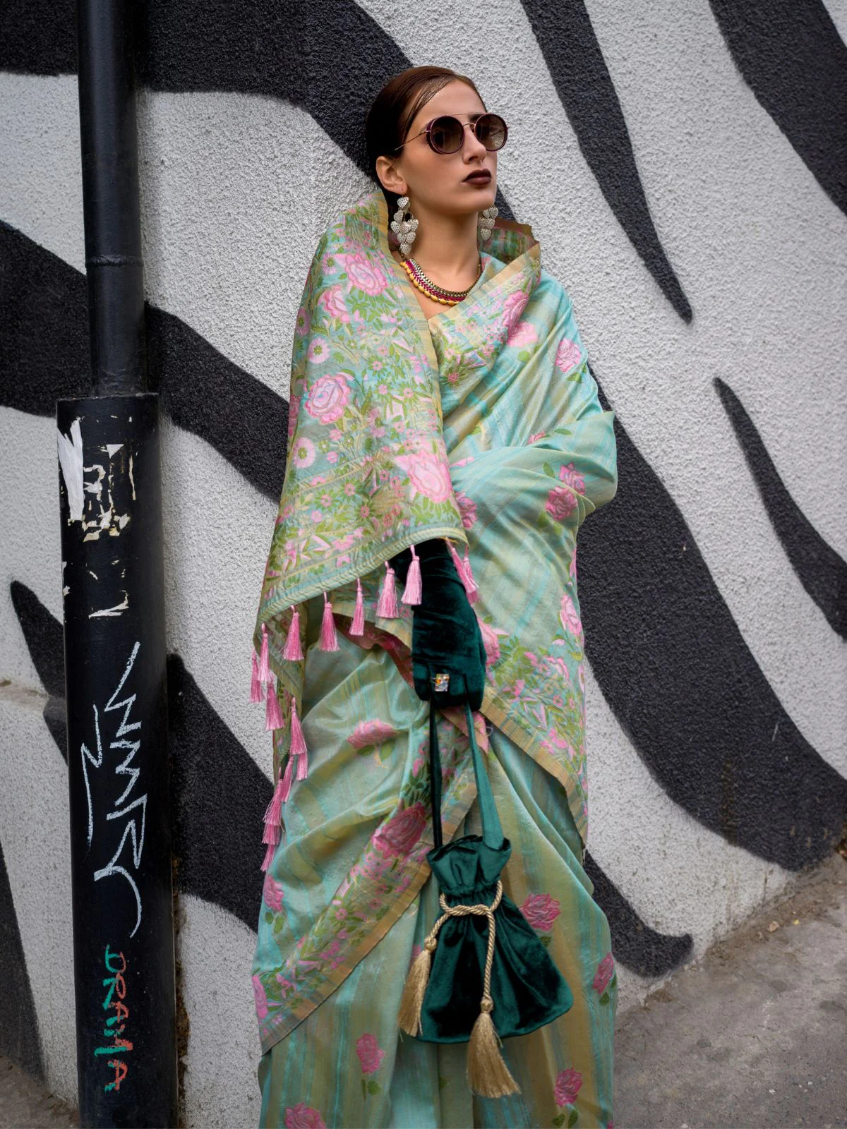 Odette Green Silk Blend Woven Saree With Unstitched Blouse For Women - Image 2