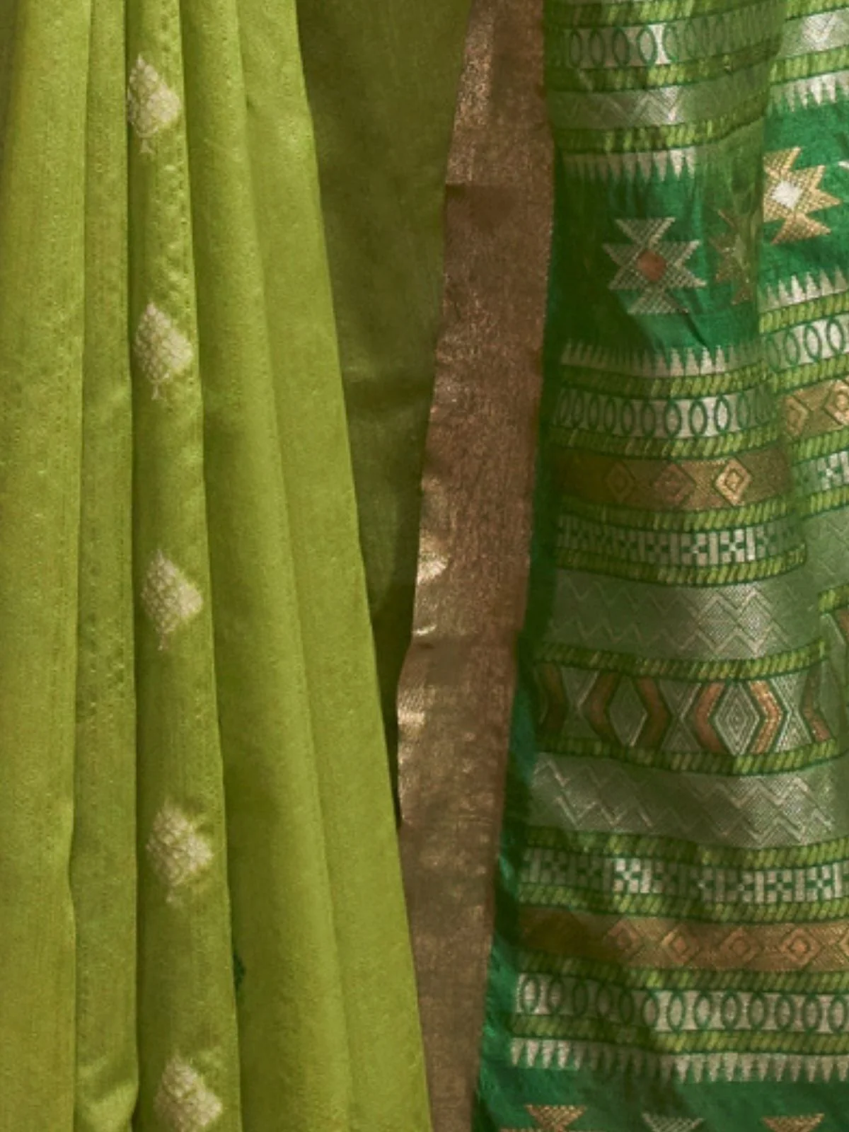 Odette Green Silk Blend Woven Saree With Unstitched Blouse For Women - Image 3