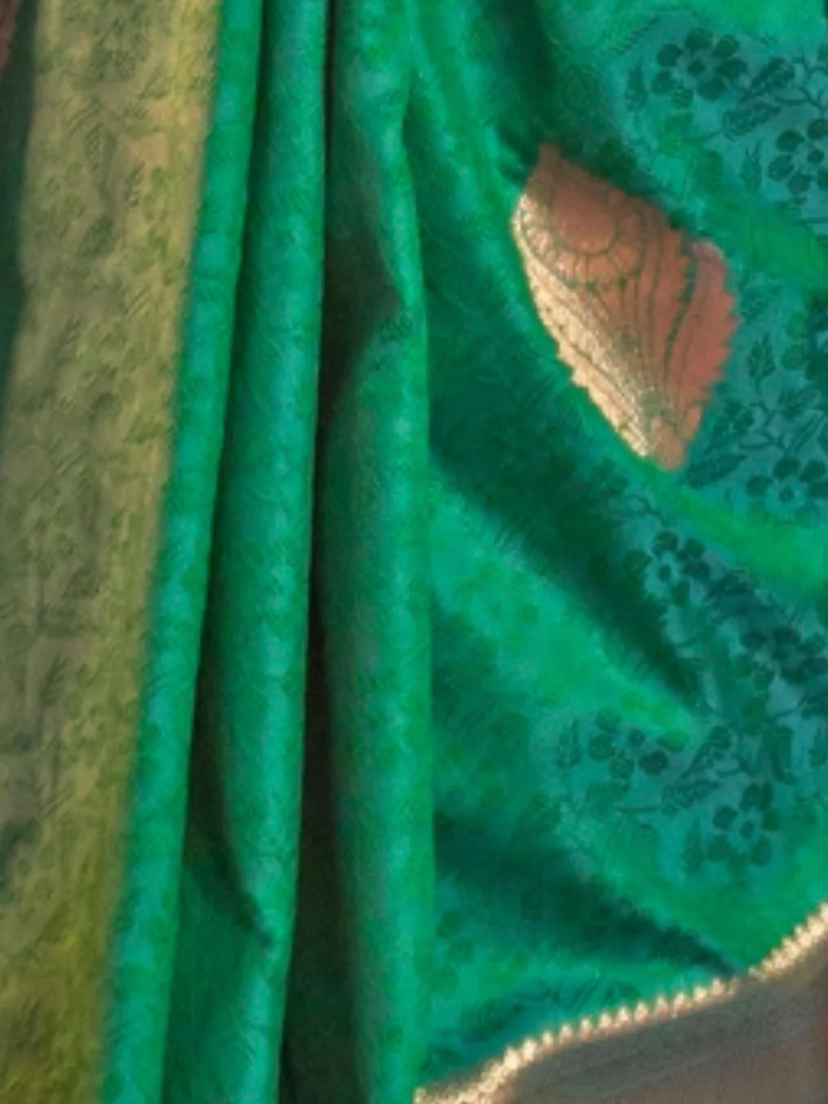 Odette Green Silk Blend Woven Saree With Unstitched Blouse For Women - Image 3