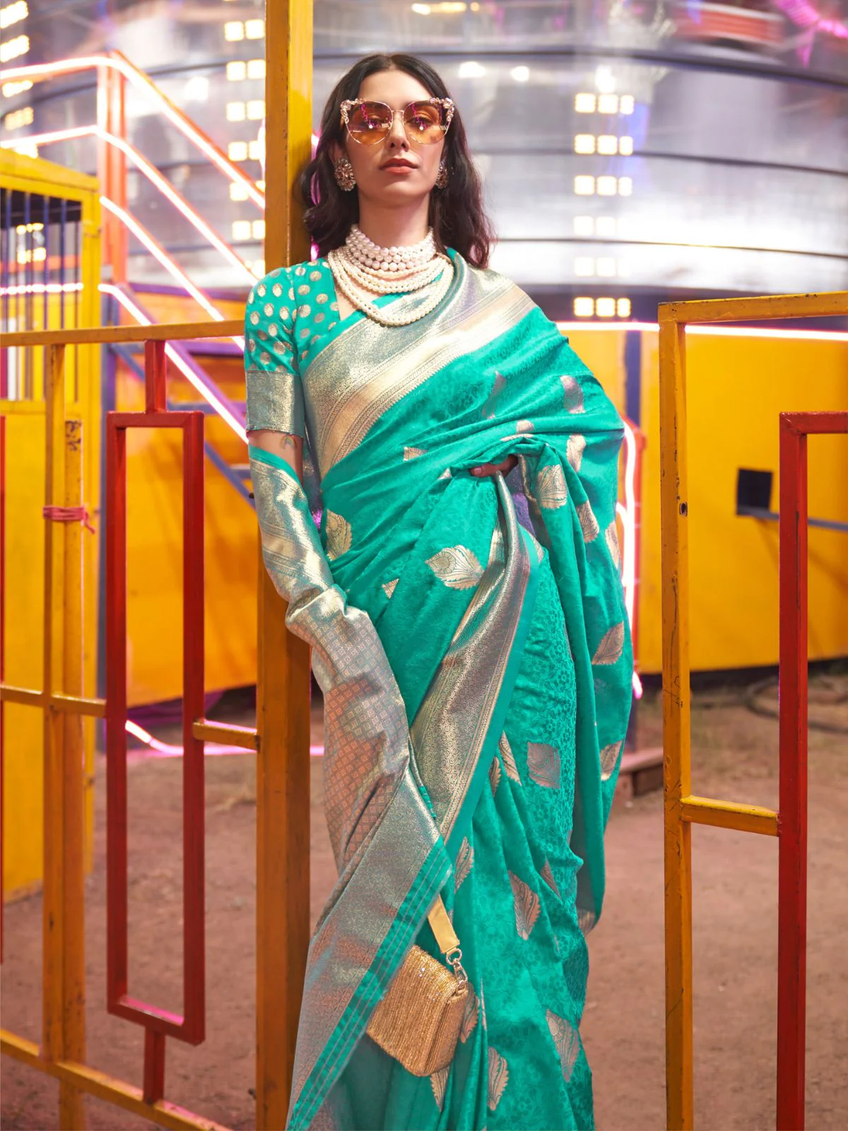 Odette Green Silk Blend Woven Saree With Unstitched Blouse For Women - Image 2