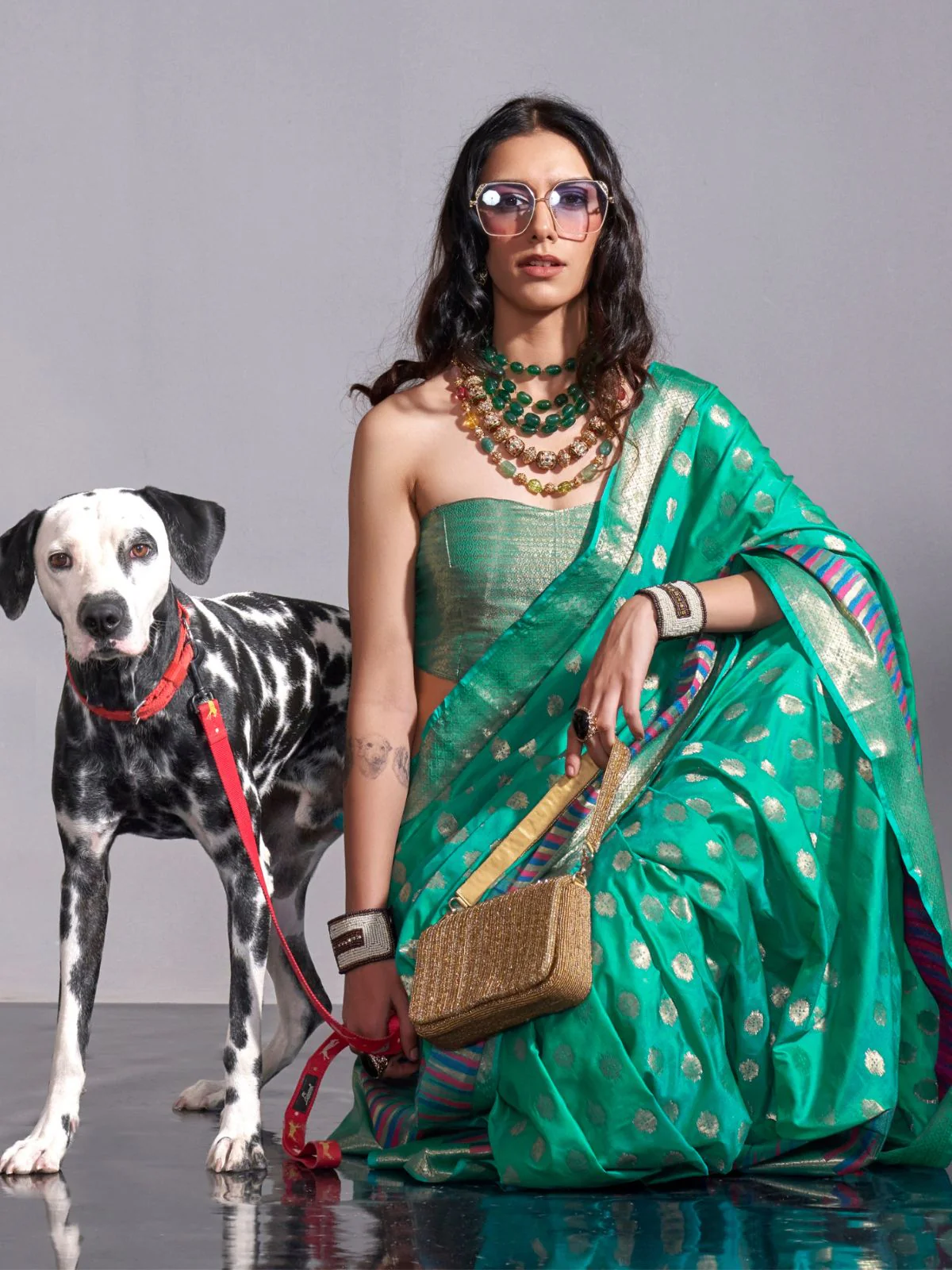 Odette Green Silk Blend Woven Saree With Unstitched Blouse For Women - Image 2