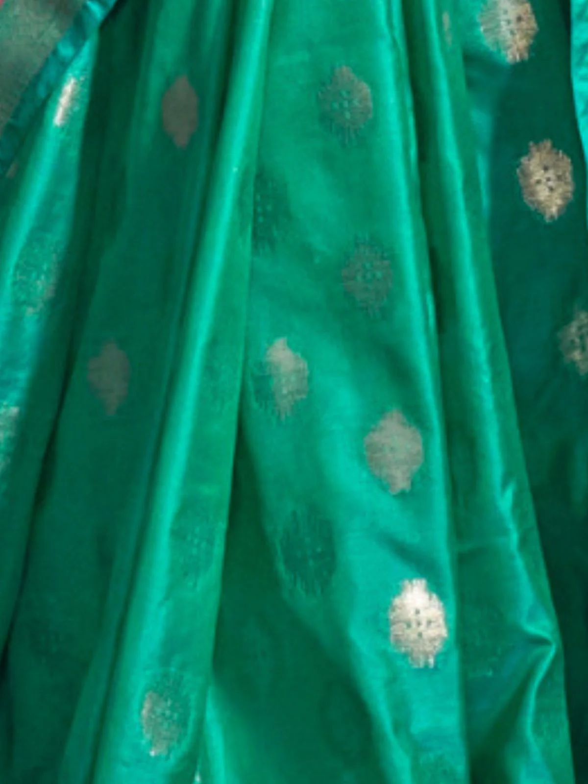 Odette Green Silk Blend Woven Saree With Unstitched Blouse For Women - Image 3