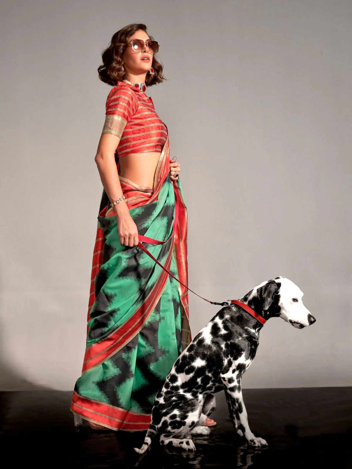 Odette Green Silk Blend Woven Saree With Unstitched Blouse For Women - Image 2
