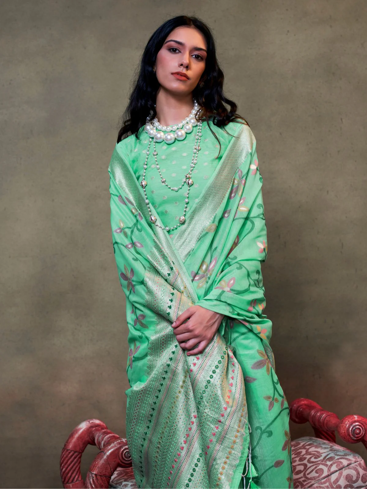 Odette Green Silk Blend Woven Saree With Unstitched Blouse For Women - Image 2