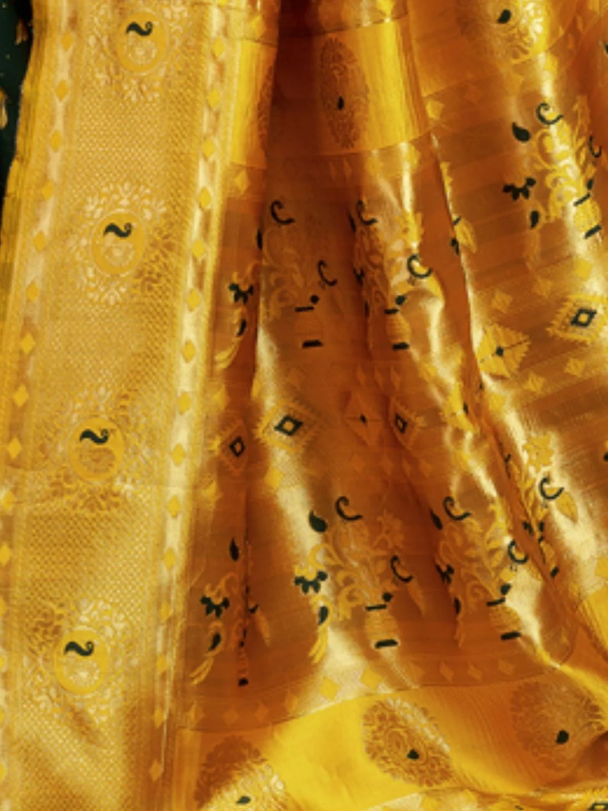 Odette Green Silk Woven Saree For Women - Image 5