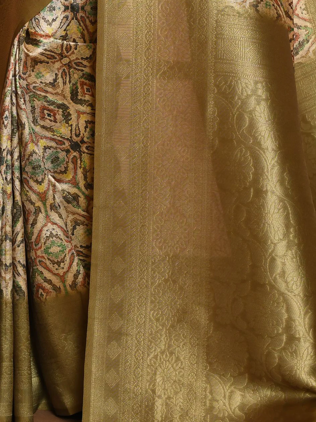 Odette Green Soft Silk Woven Saree With Unstitched Blouse For Women - Image 3