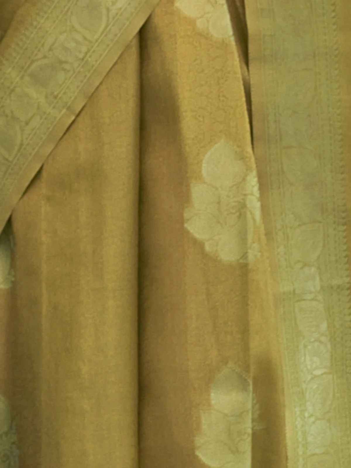 Odette Green Tissue Blend Woven Saree With Unstitched Blouse For Women - Image 3