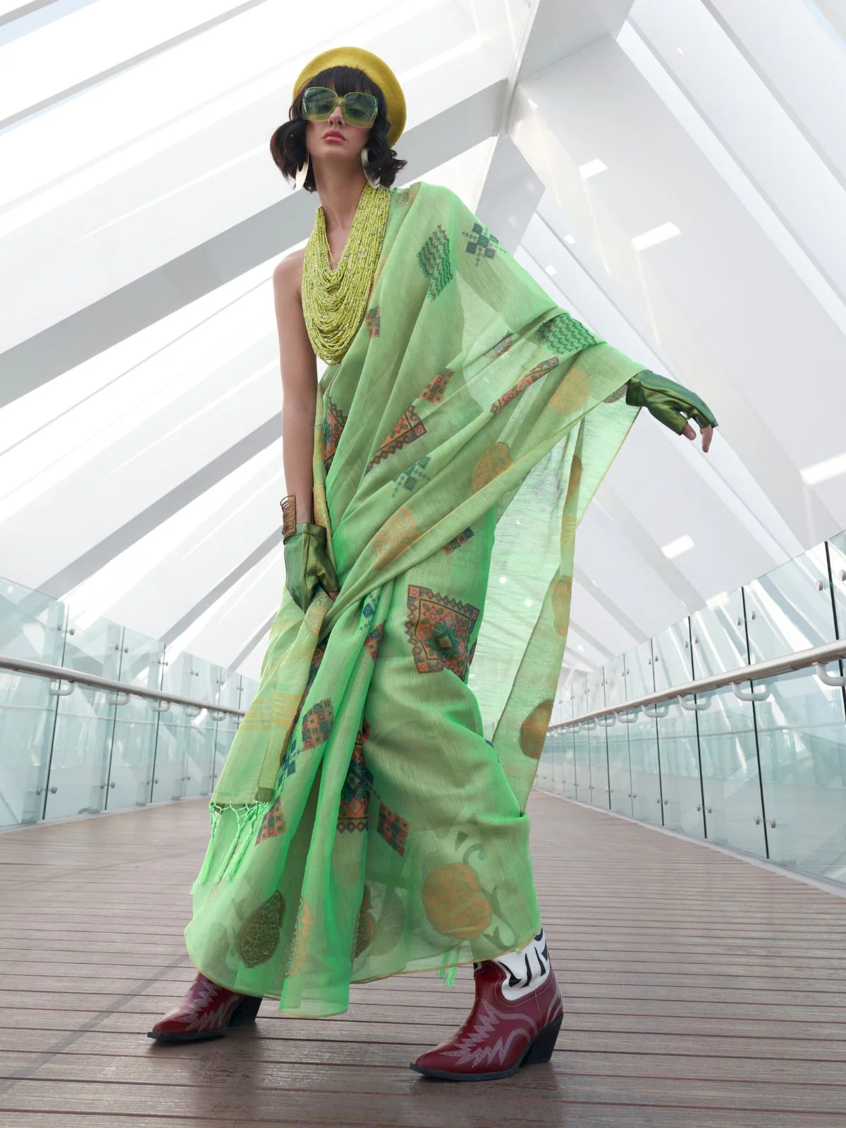 Odette Green Tissue Printed Saree With Unstitched Blouse For Women - Image 2