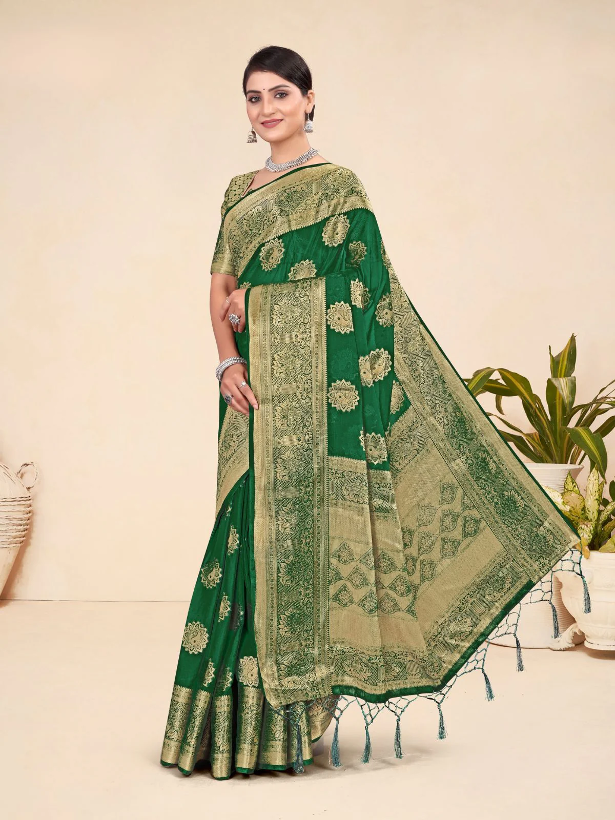 Odette Green Viscose  Woven Saree With Unstitched Blouse For Women - Image 2