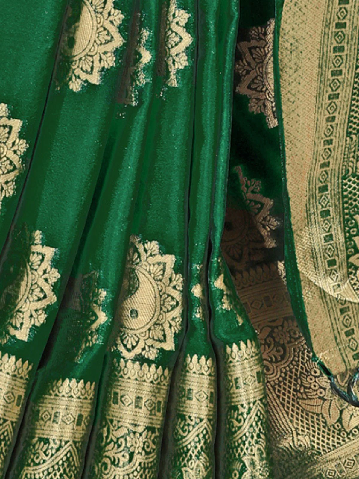 Odette Green Viscose  Woven Saree With Unstitched Blouse For Women - Image 5