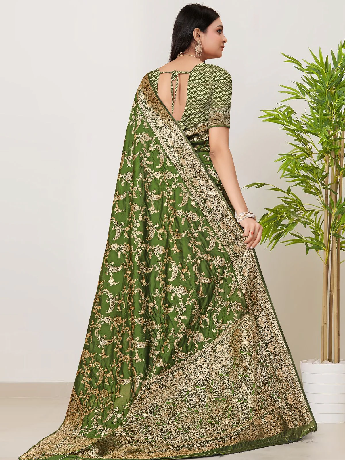 Odette Green Woven Banarasi Silk Saree With Unstitched Blouse For Women - Image 5