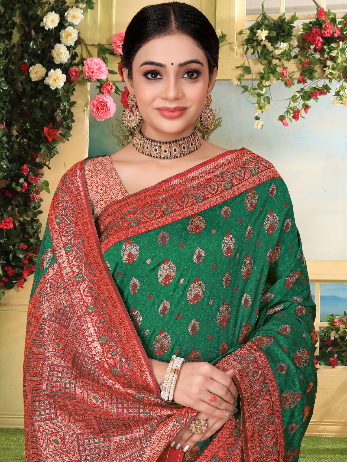 Odette Green Woven Banarasi Silk Saree With unstitched Blouse For Women - Image 4