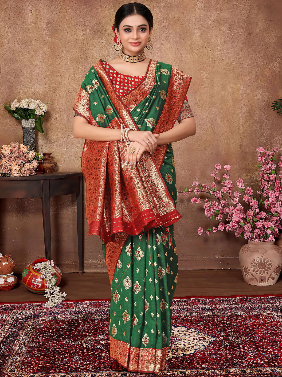 Odette Green Woven Banarasi Silk Saree With Unstitched Blouse For Women - Image 2