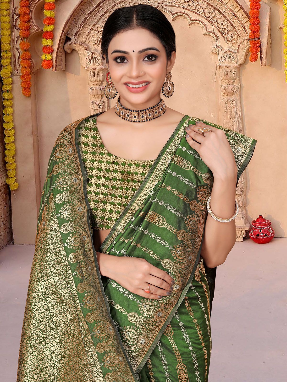 Odette Green Woven Banarasi Silk Saree With Unstitched Blouse For Women - Image 4