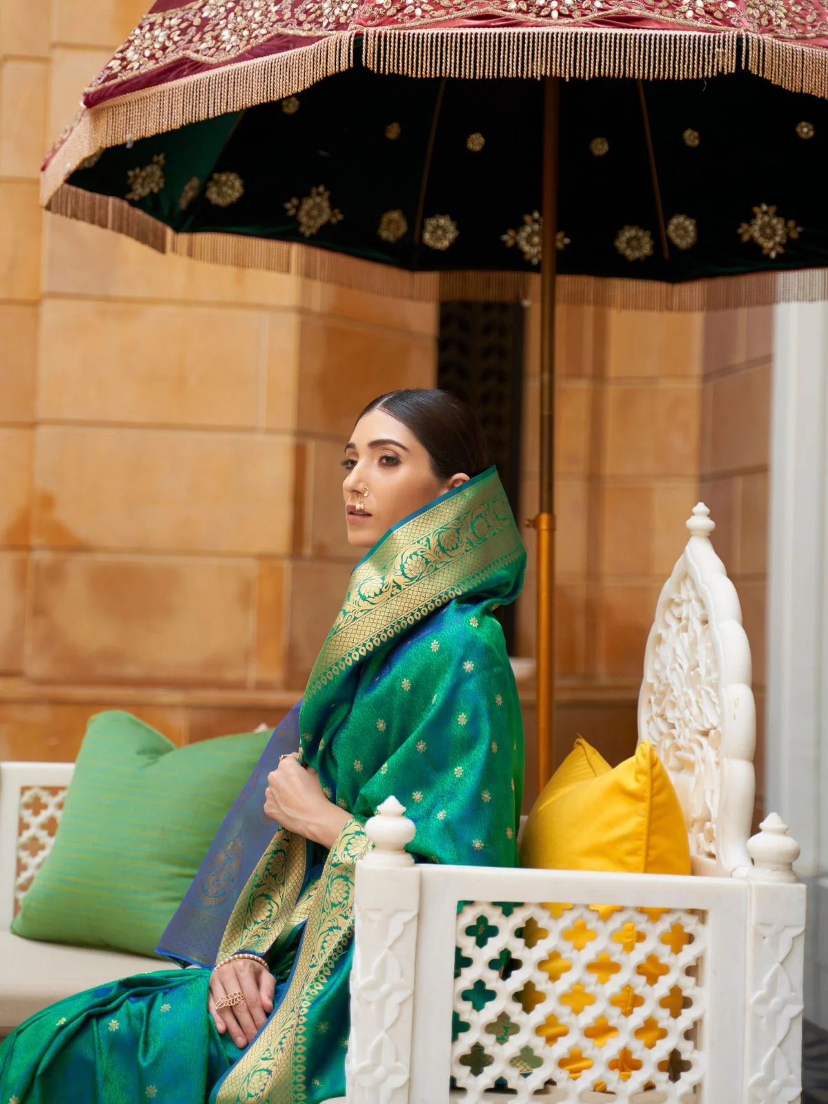 Odette Green Woven Design Silk Blend Saree With Unstitched Blouse For Women - Image 2