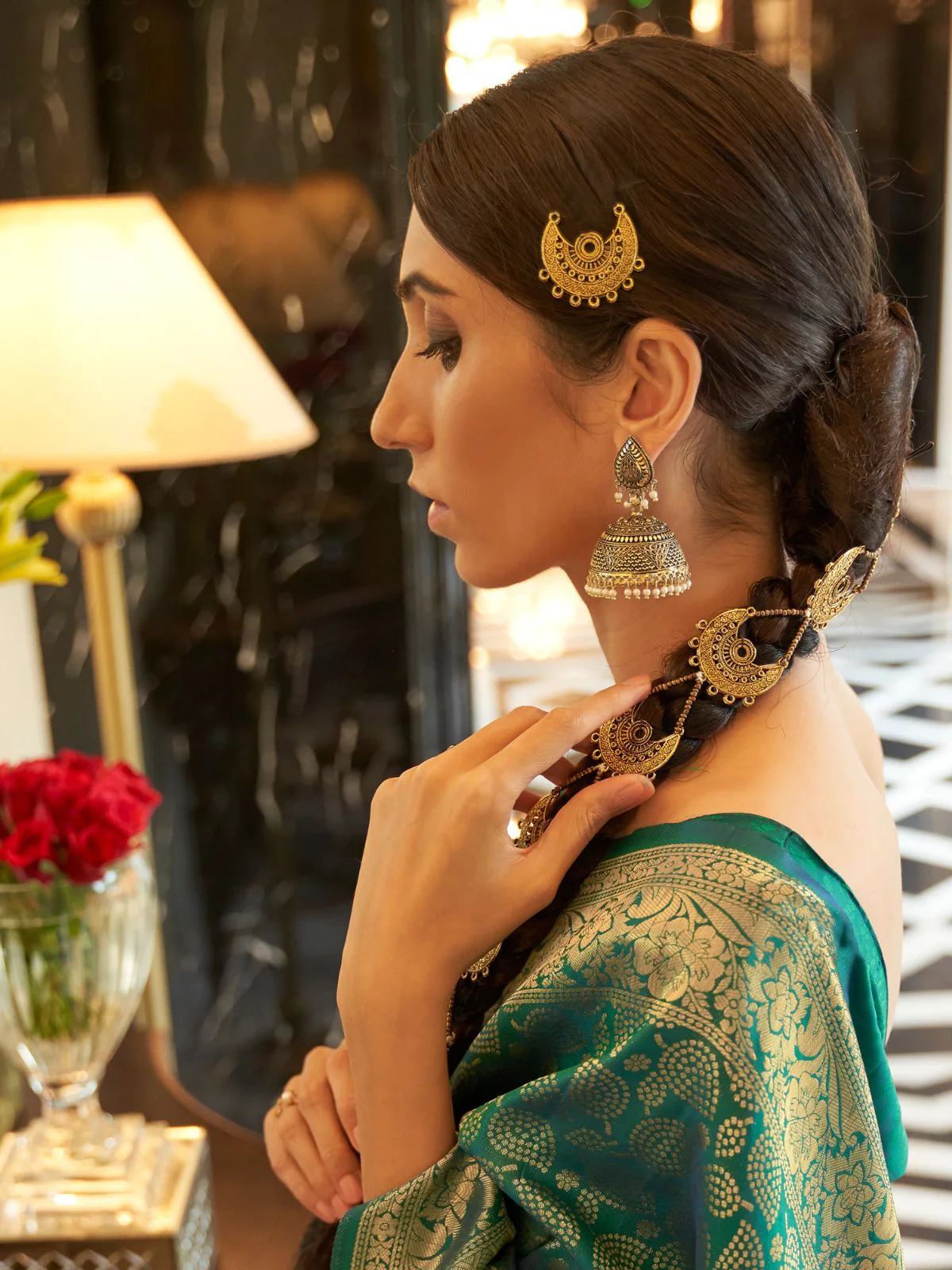 Odette Green Woven Design Silk Blend Saree With Unstitched Blouse For Women - Image 2