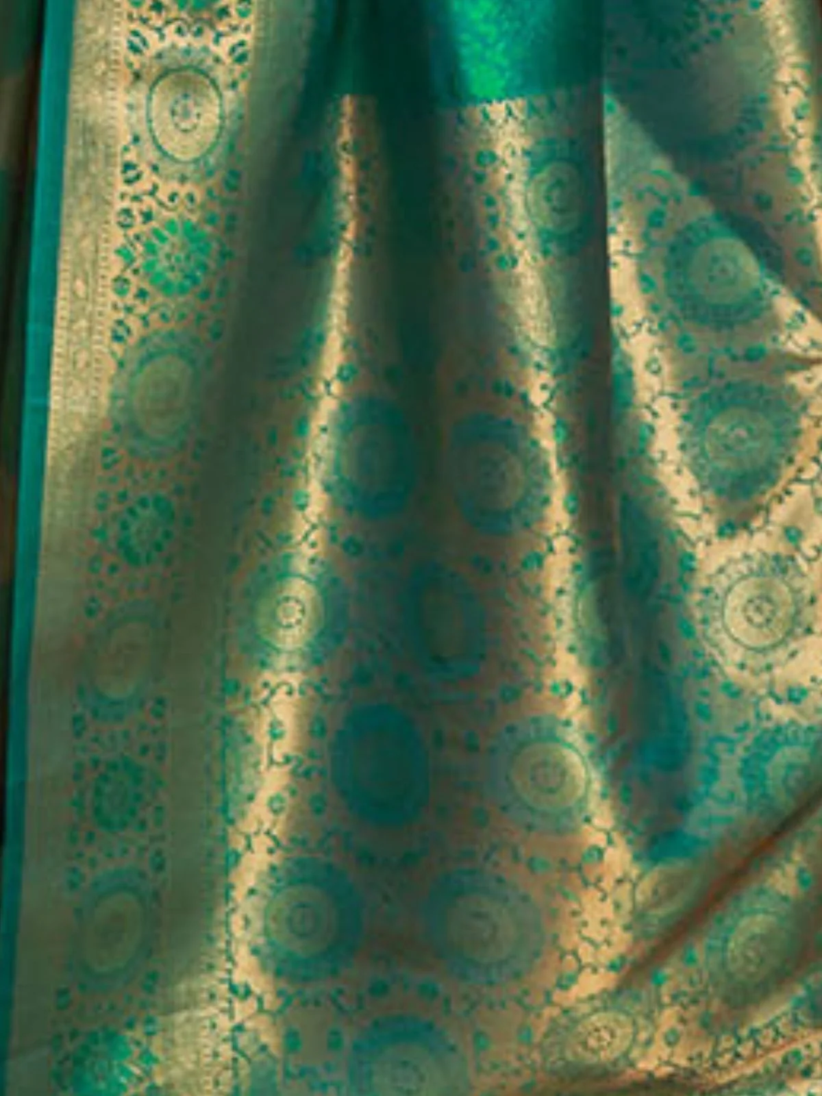 Odette Green Woven Design Silk Blend Saree With Unstitched Blouse For Women - Image 4