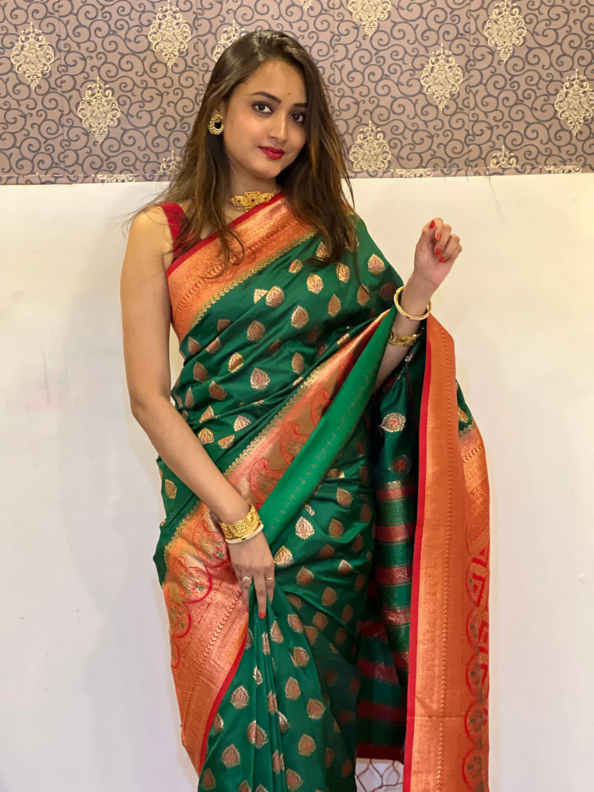Odette Green Woven Design Soft Silk Saree With Unstitched Blouse For Women - Image 2