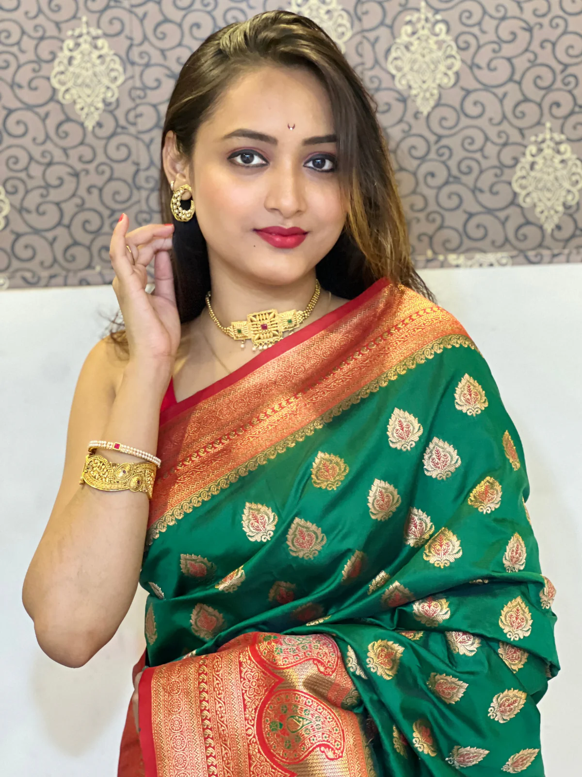 Odette Green Woven Design Soft Silk Saree With Unstitched Blouse For Women - Image 4