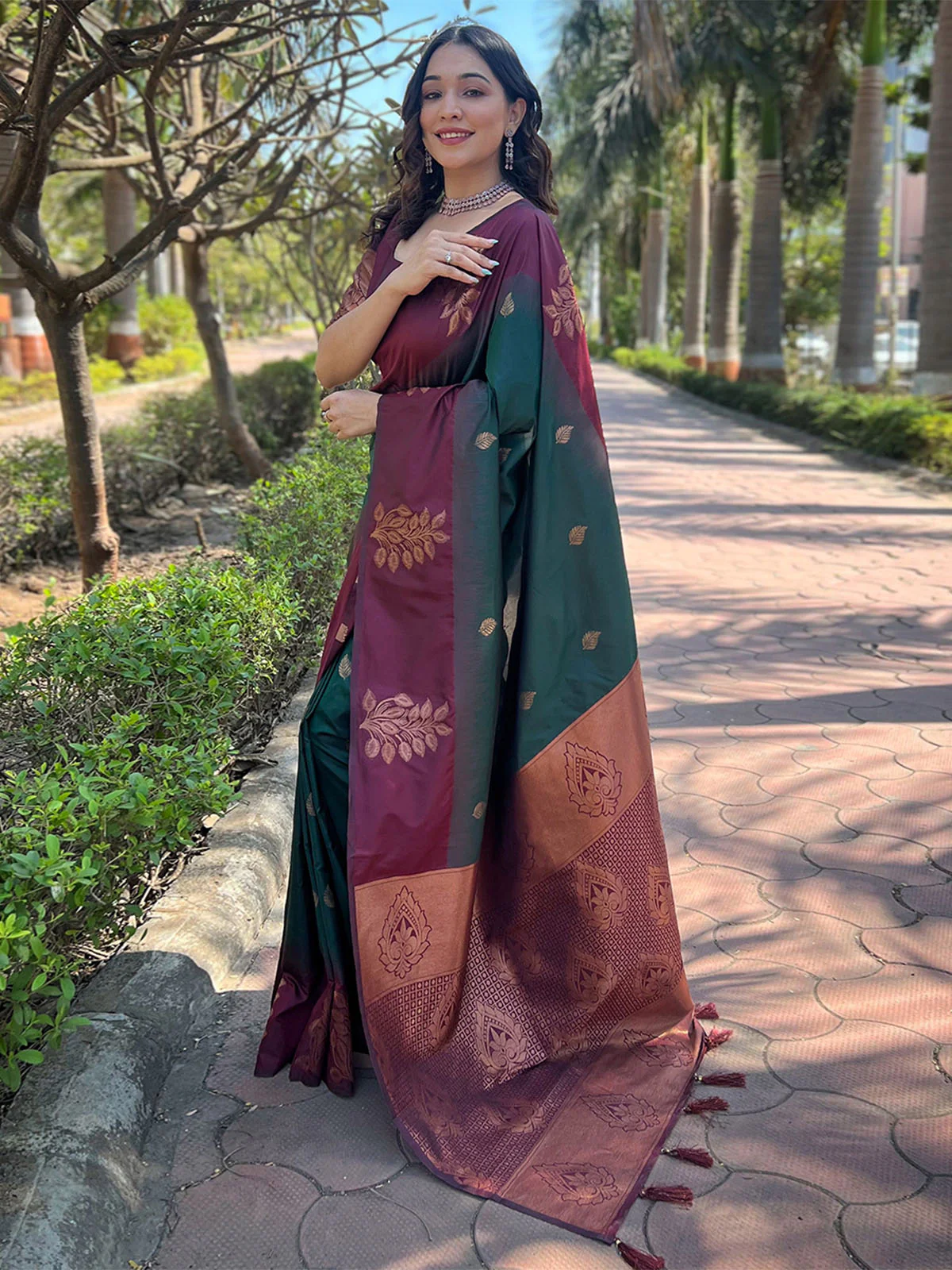 Odette Green Woven Design Soft Silk Saree With Unstitched Blouse For Women - Image 2