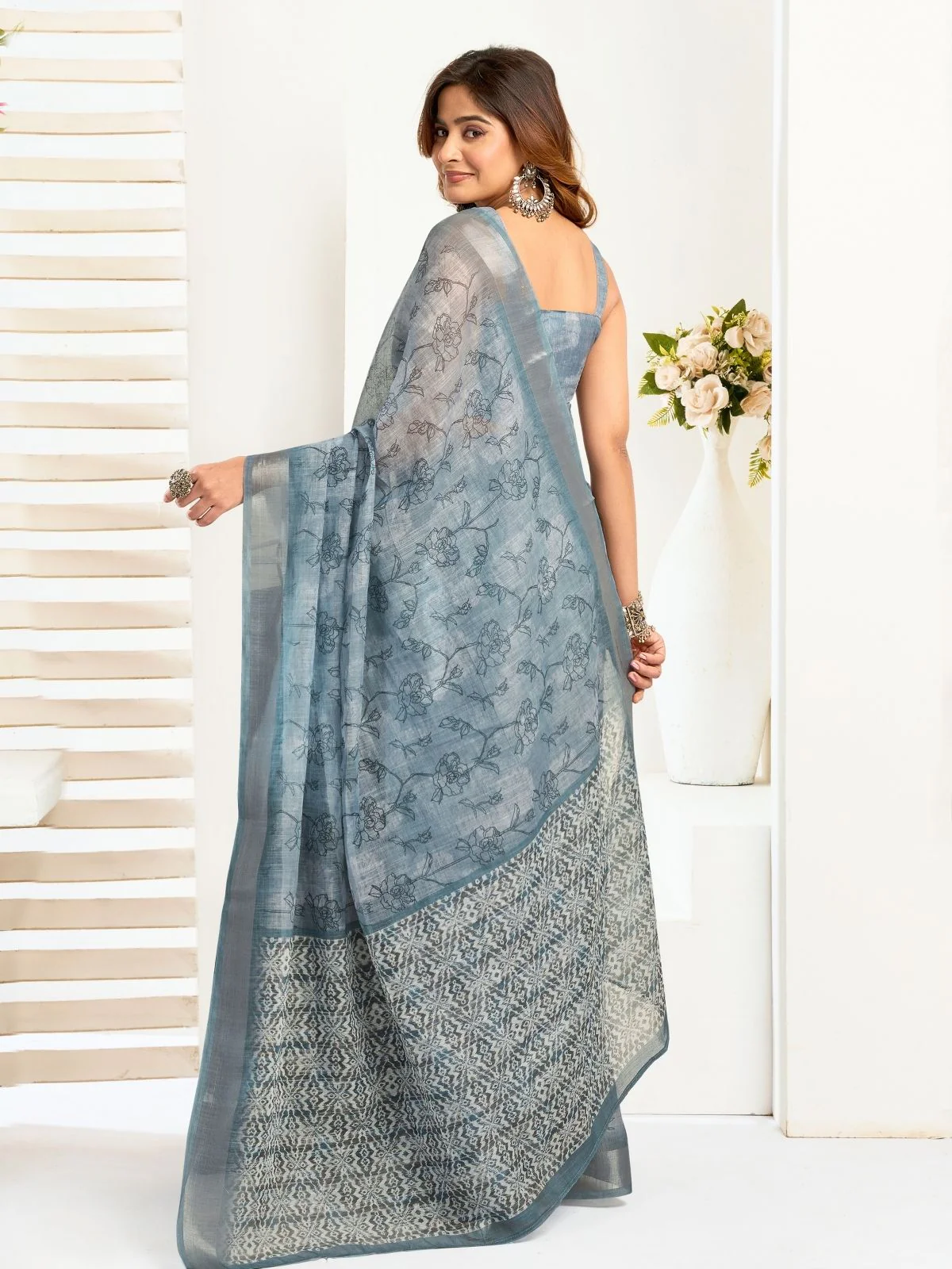 Odette Grey Cotton Linen Zari Work Saree For Women - Image 4