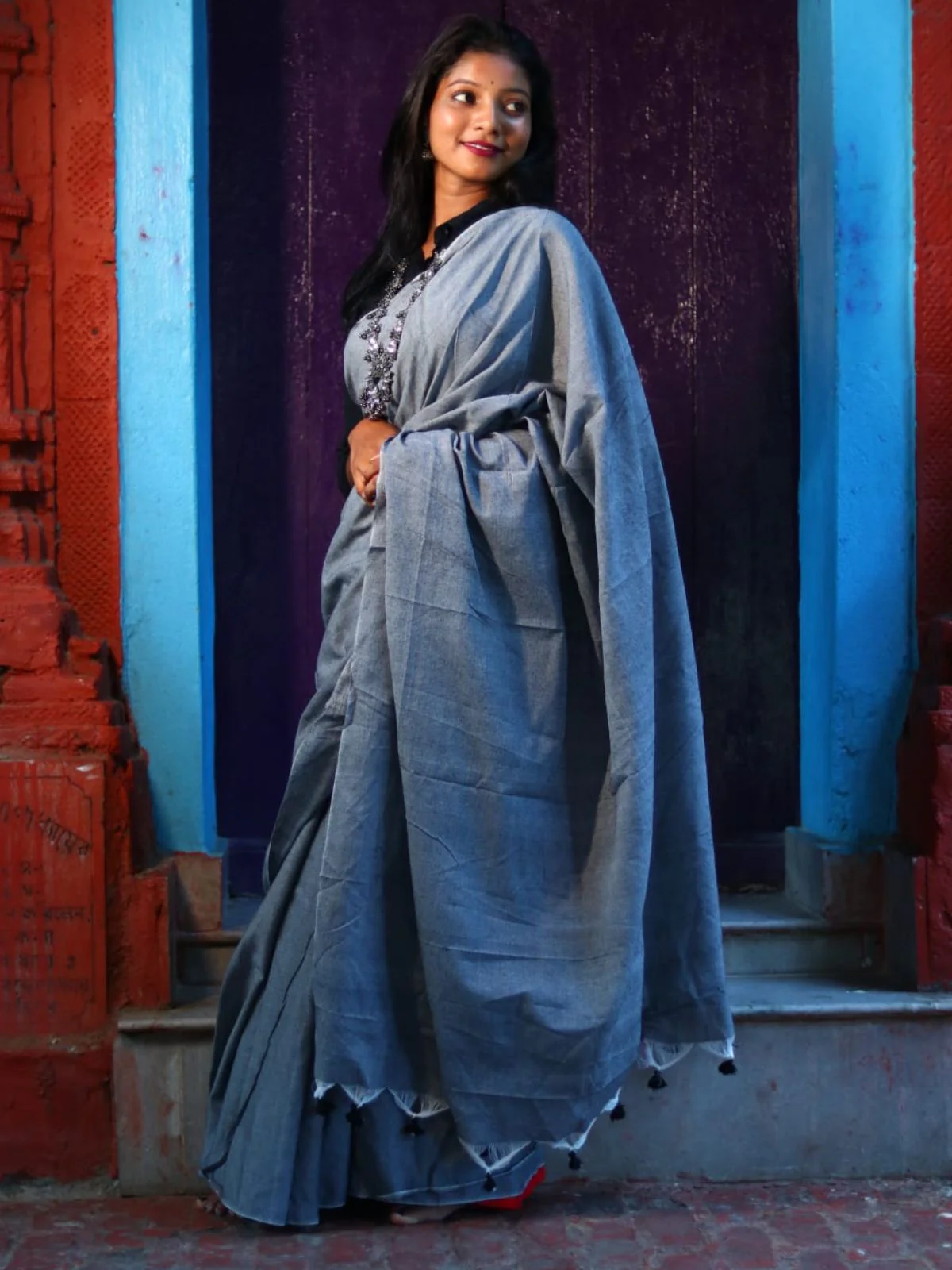 Odette Grey Cotton  Saree  With Unstitched Blouse for Women - Image 2