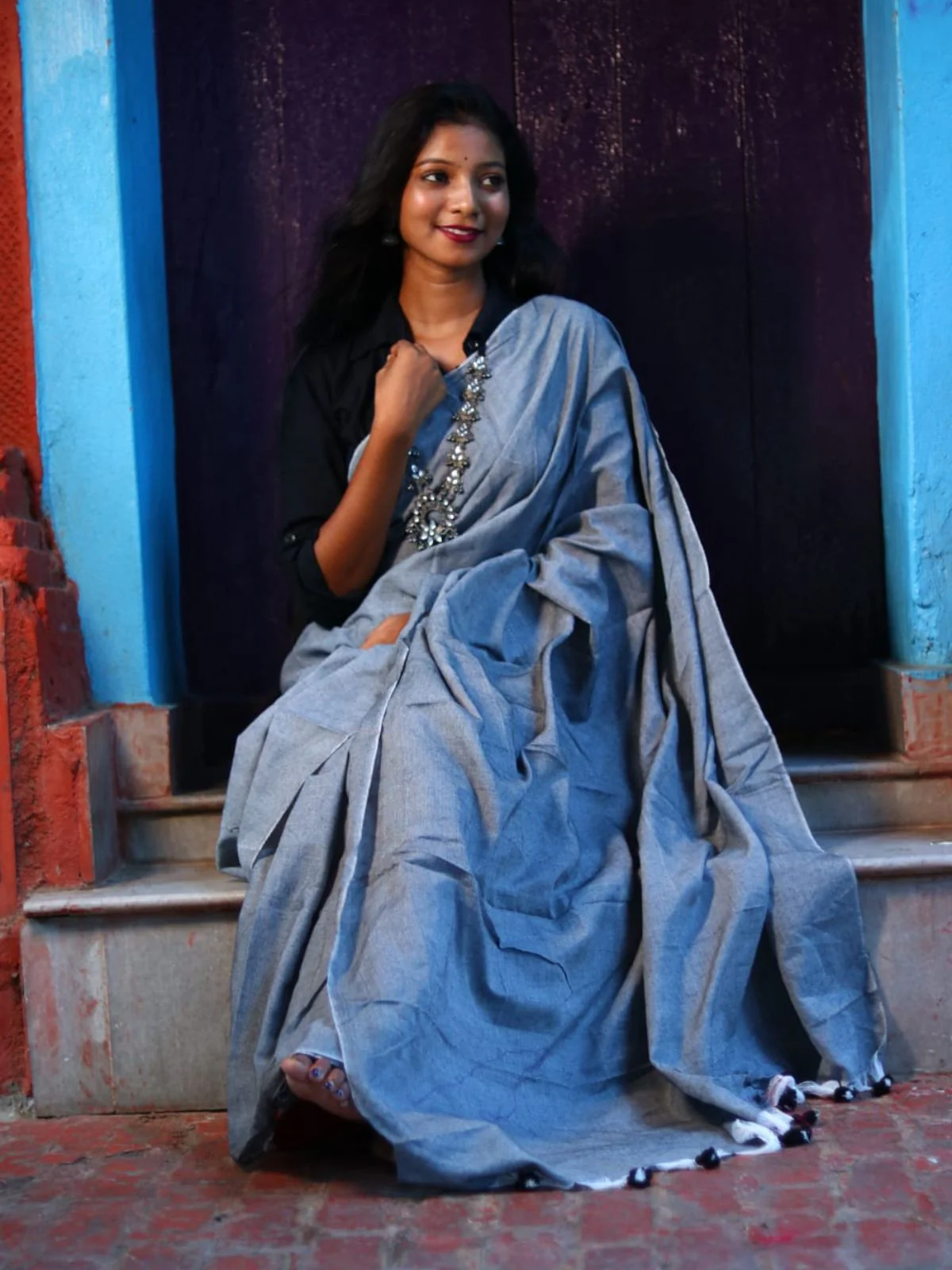 Odette Grey Cotton  Saree  With Unstitched Blouse for Women - Image 3