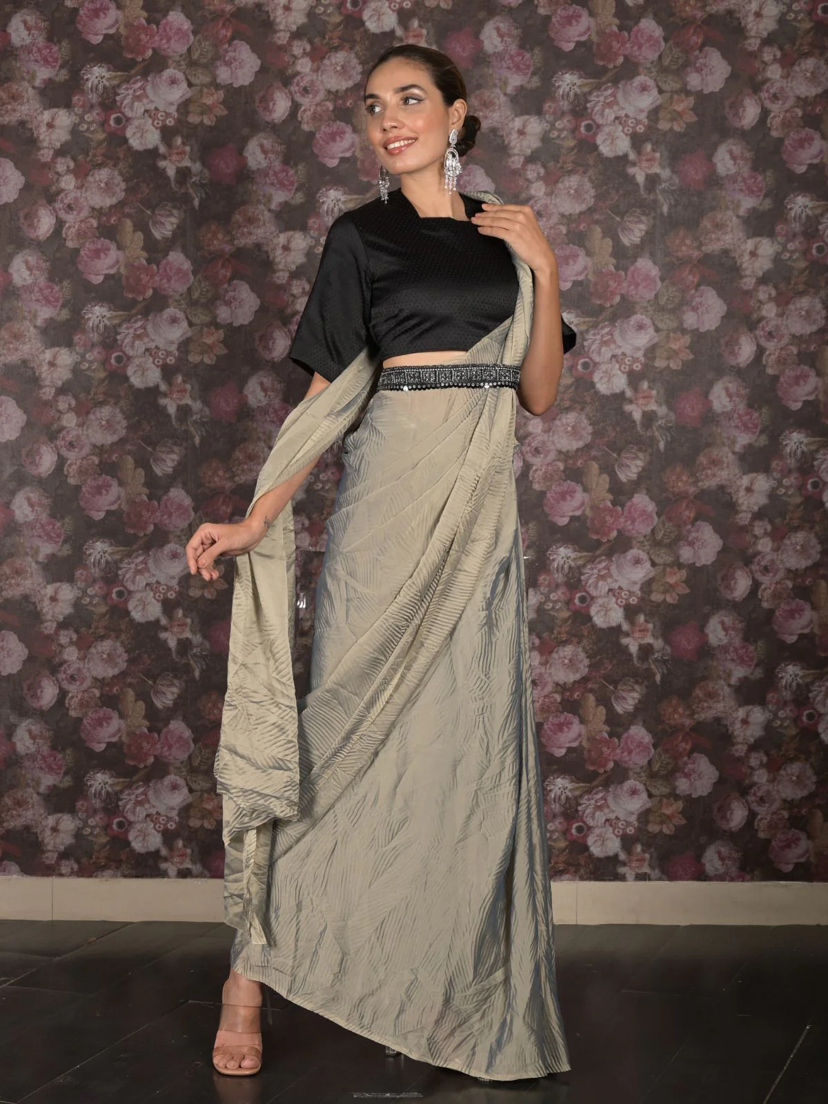 Odette Grey Crushed Crepe Saree with Unstitched Blouse and Waist Belt for for Women - Image 2