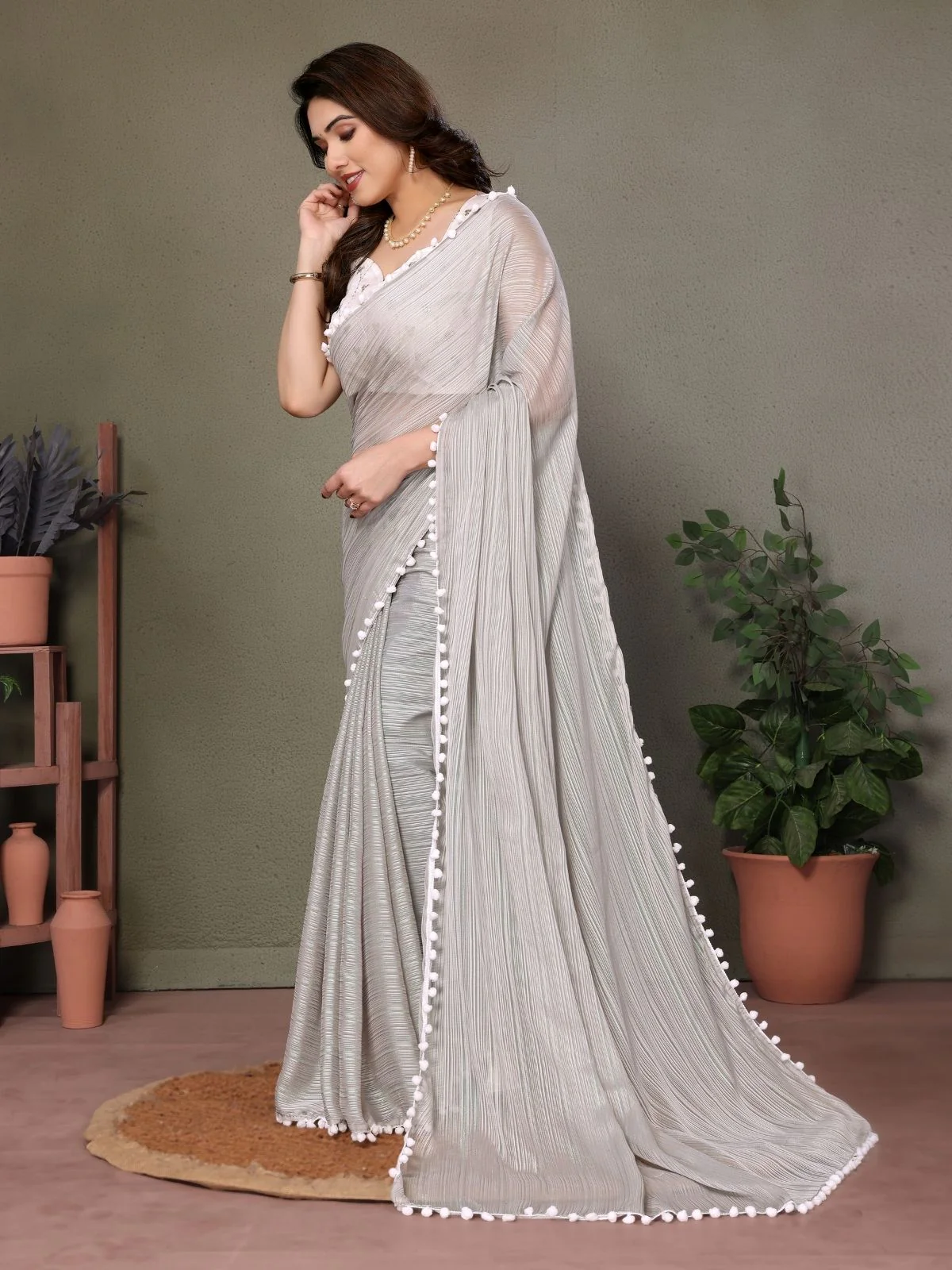 Odette Grey Georgette Plain Saree For Women - Image 2