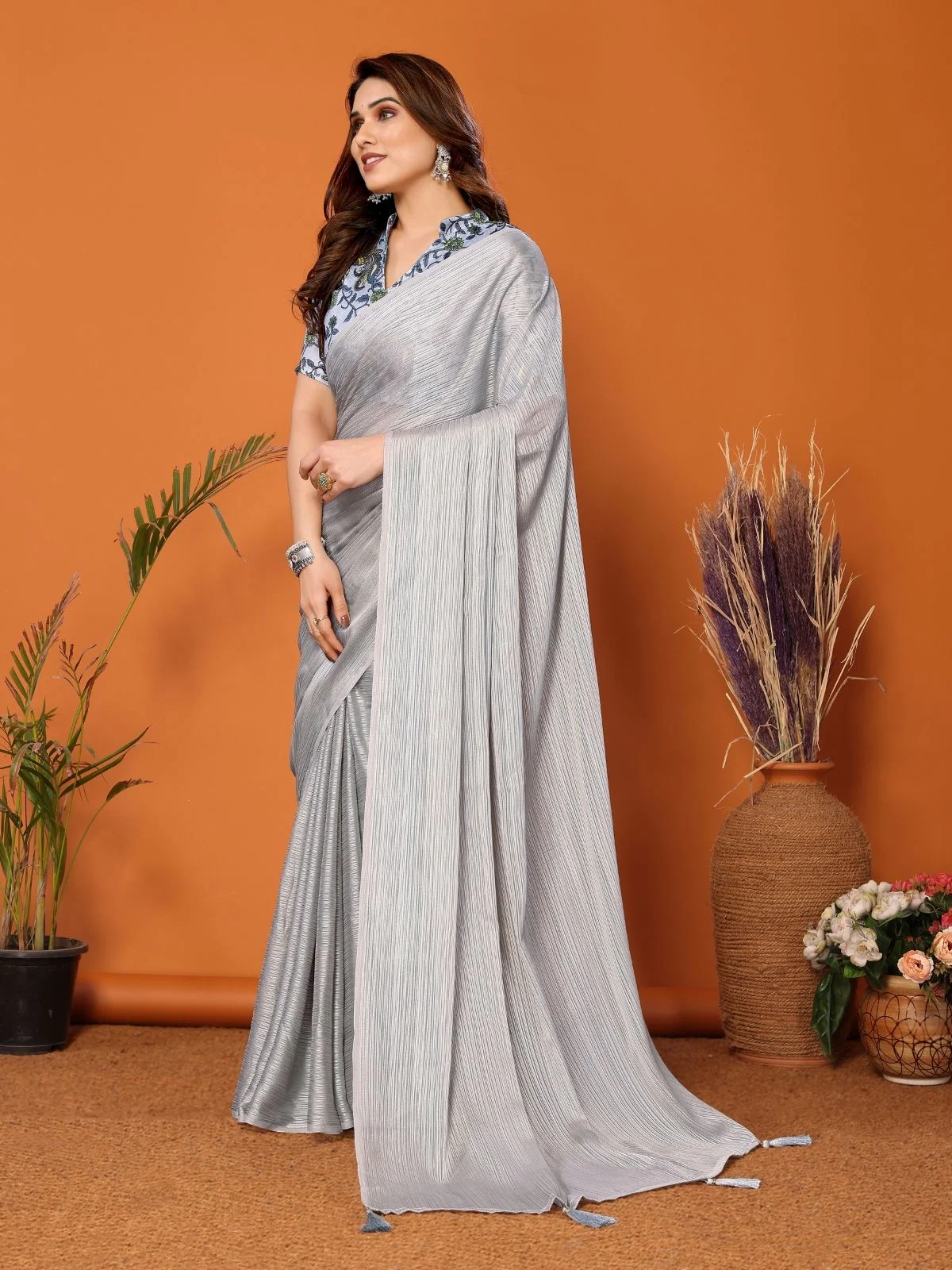 Odette Grey Georgette Solid Saree For Women - Image 2